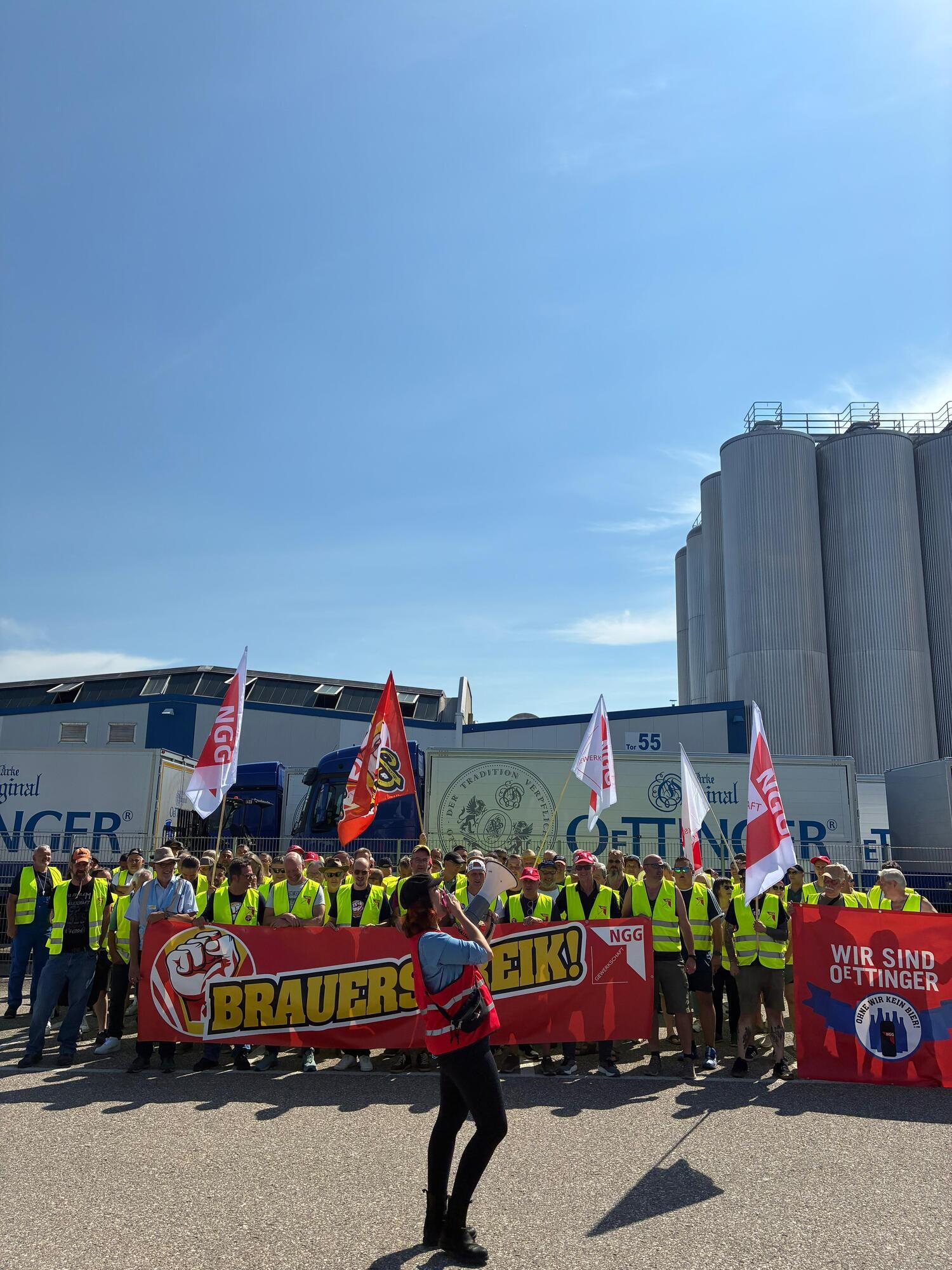 Der Streik bei der Brauerei Oettinger wurde vorzeitig verlängert und dauert jetzt fünf Tage. Foto: NGG