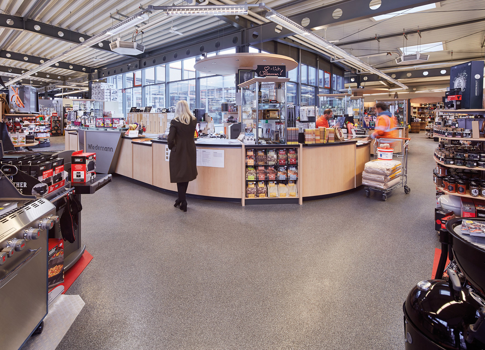Im Wiedemann GENUSSQUARTIER finden Freunde rund um das Thema Küche und Kochen die passenden Produkte für die eigene Küche. Foto: Walter Wiedemann