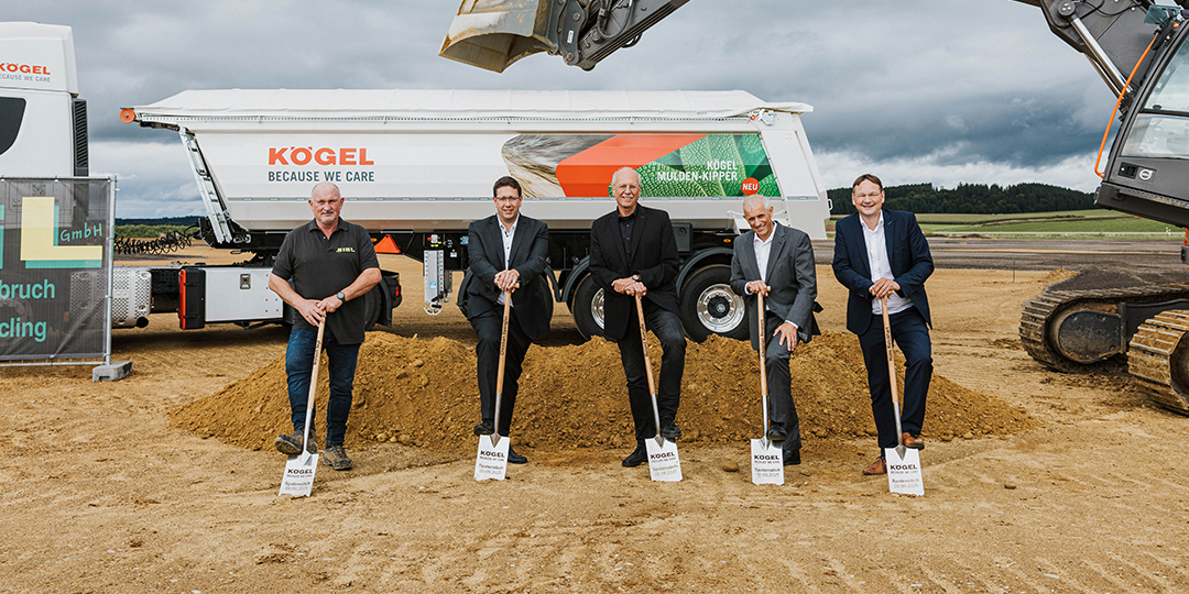 v. l. n. r.: Norbert Sigl, Sigl GmbH; Christian Spengler, CFO Kögel; Roland Kempfle, 1. Bürgermeister Burtenbach; Christian Renn