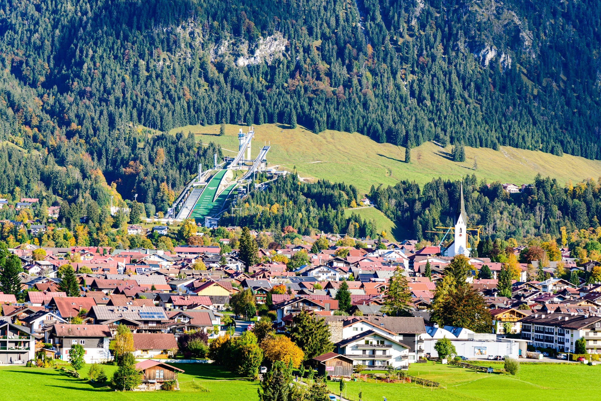 Die Fernverkehrsverbindung nach Oberstdorf und ins Allgäu könnte gestrichen werden. Foto: Adobe Stock/ Mikalai