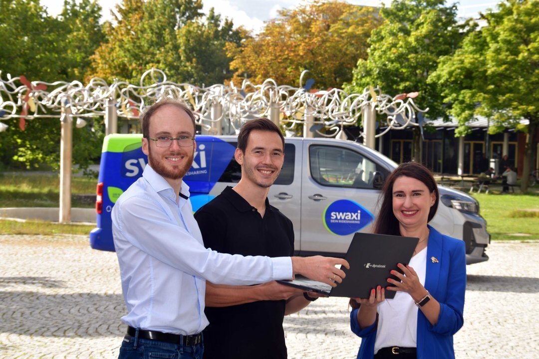 Dr. David Fleckenstein und M.Sc. Fabian Anzenhofer von der Universität Augsburg arbeiten zusammen mit den swa und Julia Boxler,