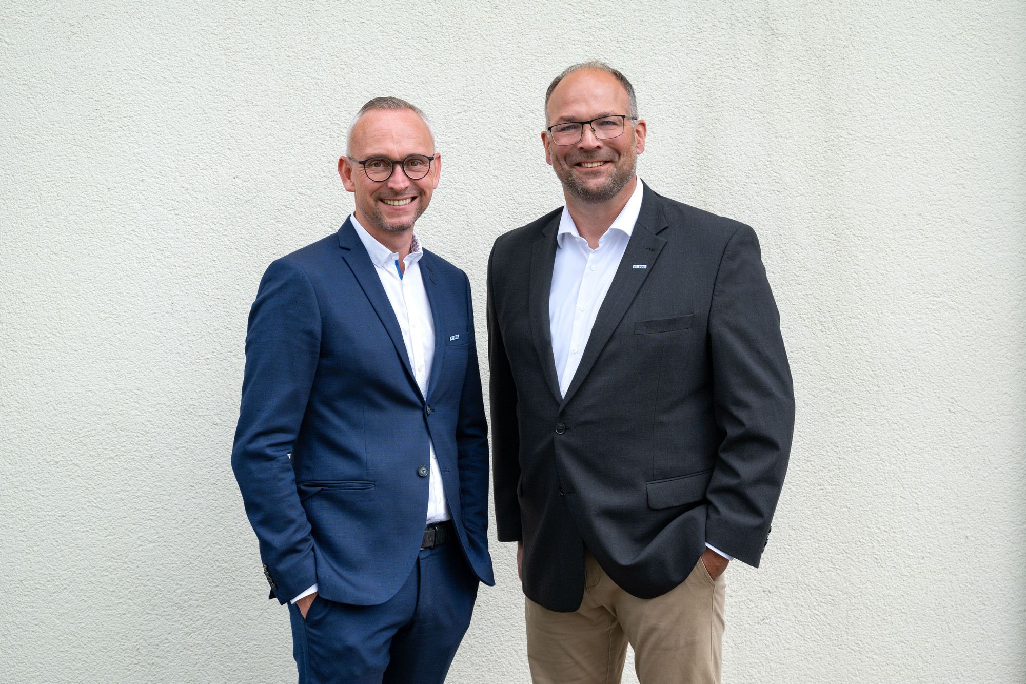 Mit sofortiger Wirkung wurde Reinhard Kofler (links im Bild) zum weiteren Geschäftsführer berufen. Er ergänzt die Unternehmensleitung um Lutz Keller (rechts im Bild), der diese Position bereits seit Ende 2022 ausübt. Bild: RIWA