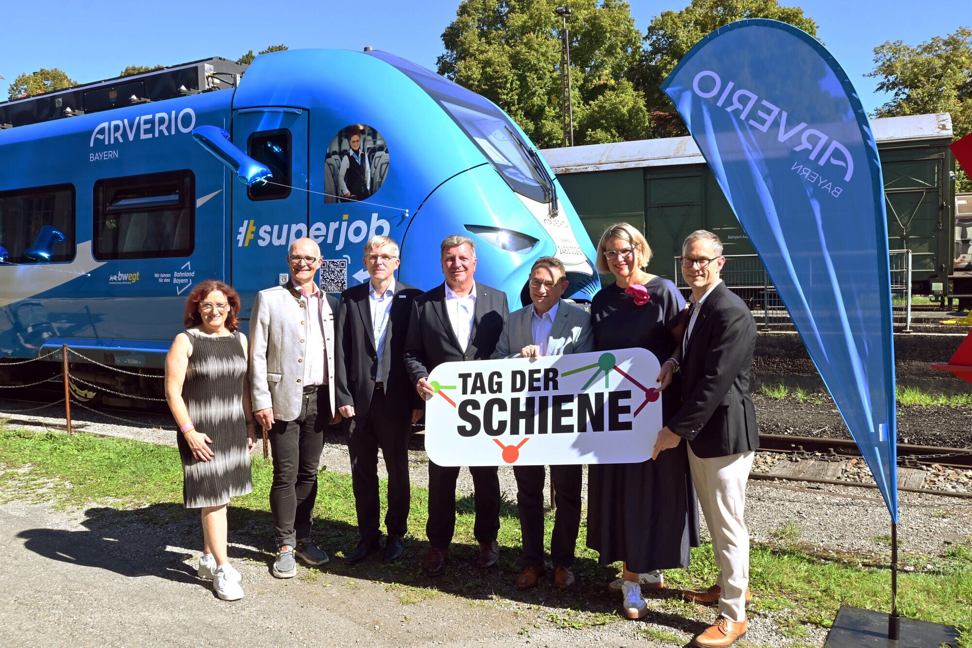 Zahlreiche Gäste kamen zur Geburtstagsfeier von Arverio am Tag der Schiene in den Bahnpark Augsburg. Von links Bärbel Fuchs (Bay