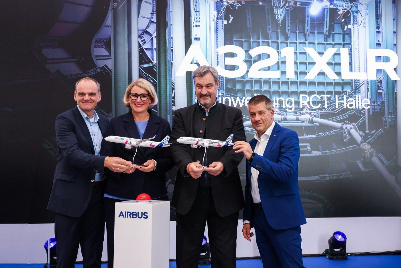 Norbert Peer (links), COO Airbus Aerostructures, Eva Weber, Oberbürgermeisterin der Stadt Augsburg, Dr. Markus Söder, Ministerpräsident des Freistaates Bayern und André Walter, Chef der zivilen Flugzeugproduktion von Airbus in Deutschland. Foto: Airbus