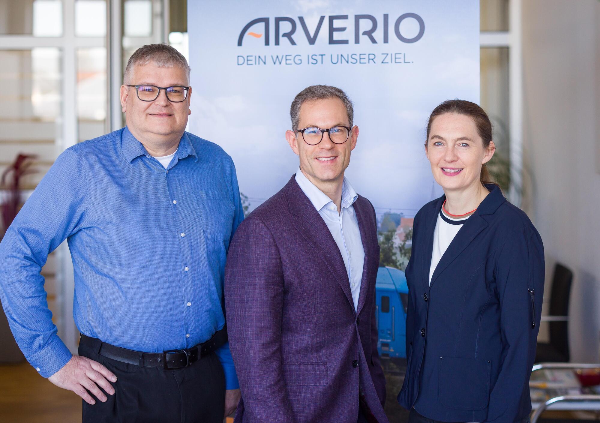 von links nach rechts: Arno Beugel, Fabian Amini und Stefanie Petersen. Foto: Arverio/Hauke Seyfarth