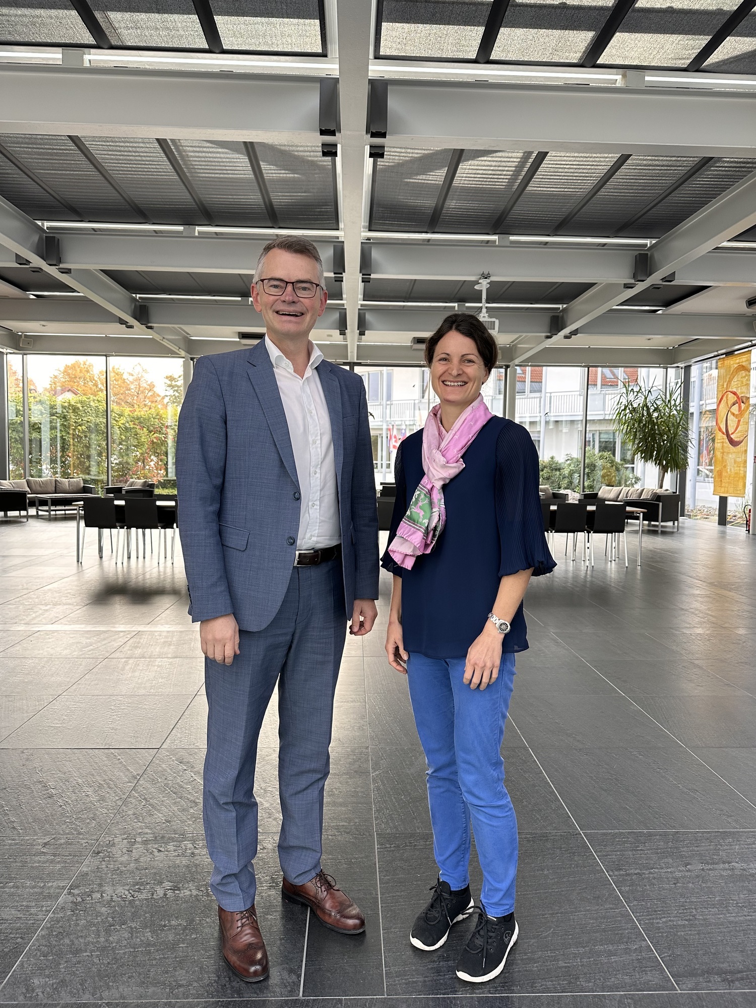 MdL Peter Tomaschko mit Katrin Krauß-Herkert, Mitglied der Geschäftsführung der Forum Media Group und Vorsitzende der IHK-Region