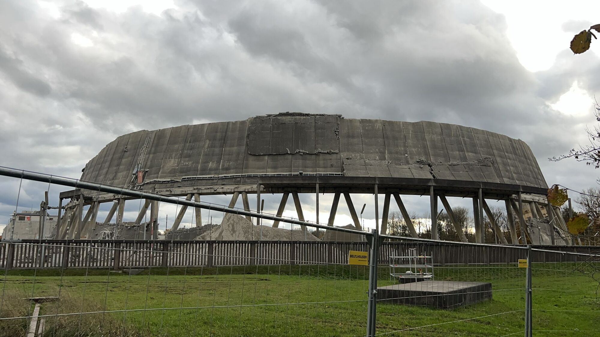 So sieht es nach der Sprengung aus. Foto: B4BSCHWABEN.de