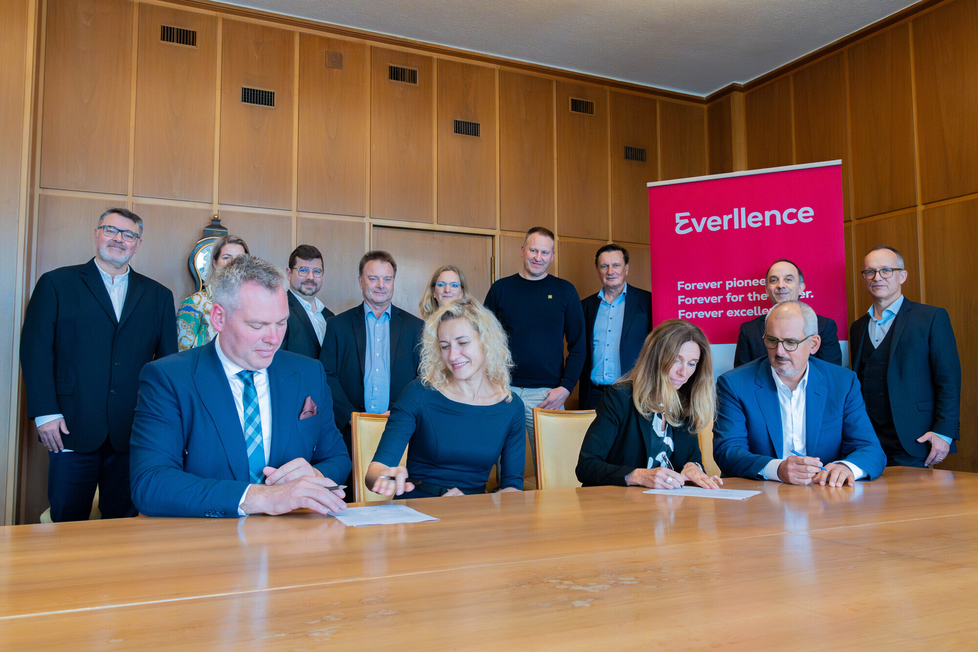 Unterzeichnungszeremonie zwischen der MT Group und Everllence in Zürich (Schweiz).