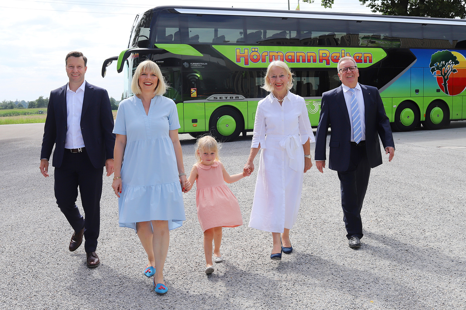Familie Hörmann vlnr Philipp Hörmann (Geschäftsführung) und Birgit Perseus-Hörmann mit Tochter Annabelle, Mathilde Hörmann und Xaver Hörmann.