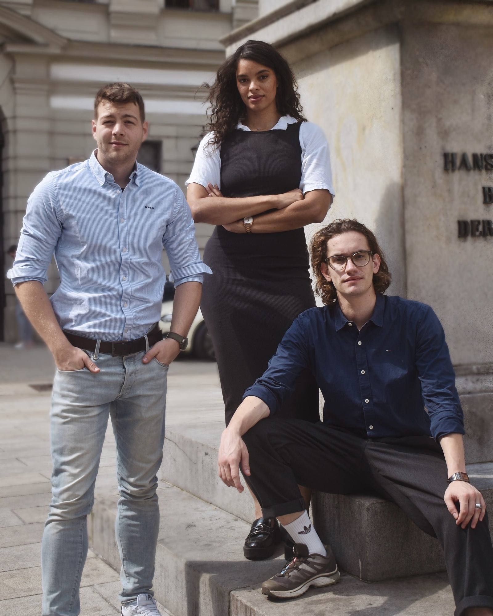 Mit aeduco wollen die Gründerin Naemi Niemann und Gründer Joel Armbruster (rechts) gemeinsam mit Leonard Nürnberg die digitale Transformation in der Wohnungswirtschaft aktiv gestalten. Fotoquelle: aeduco