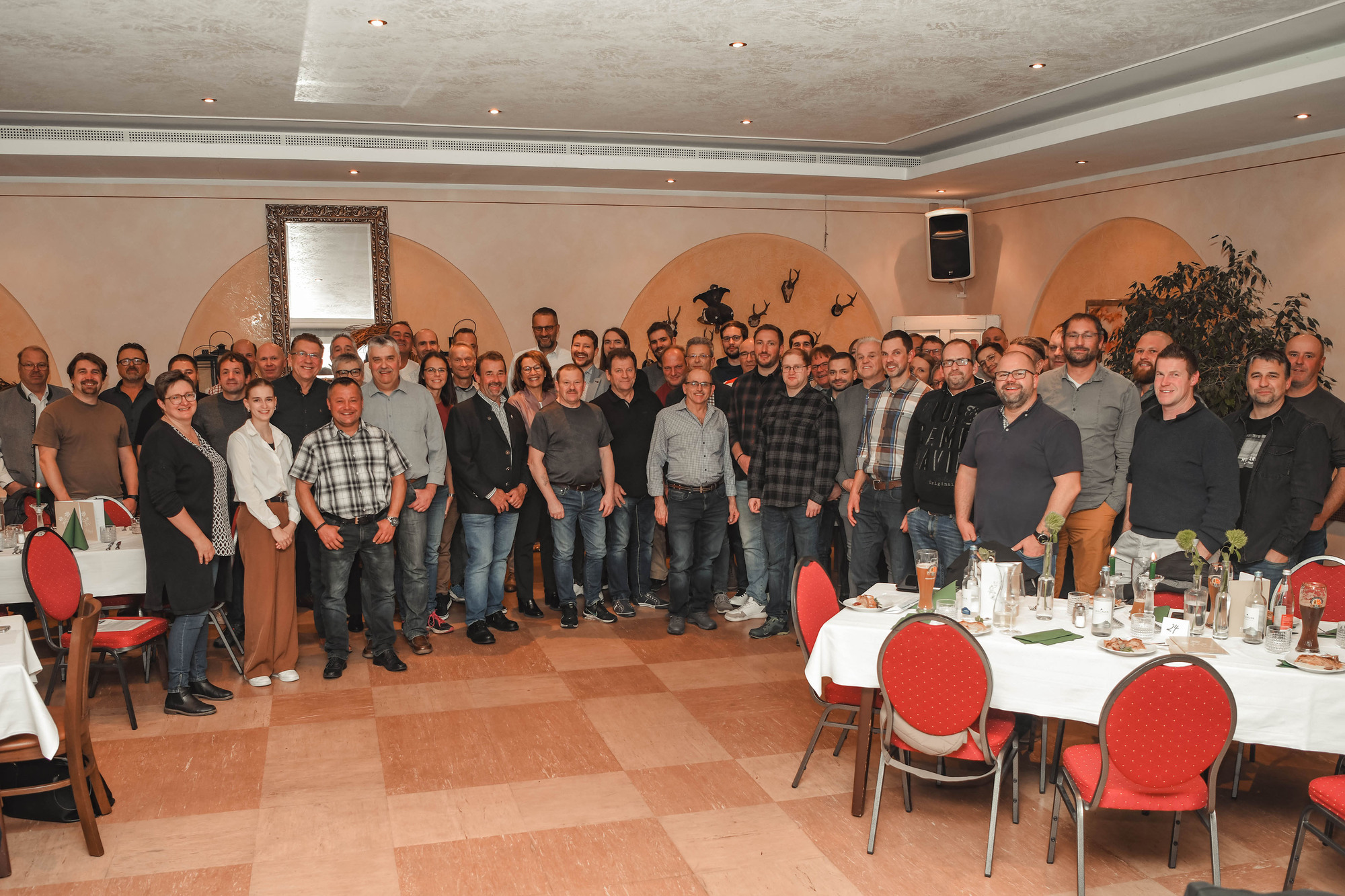 „Über 1.000 Jahre geballte Kompetenz und Fachwissen“ der Rudolf Hörmann GmbH &amp; Co. KG sind in Bucheloe für ihre langjährigen Loyalität geehrt worden. Foto: Rudolf Hörmann GmbH &amp; Co. KG