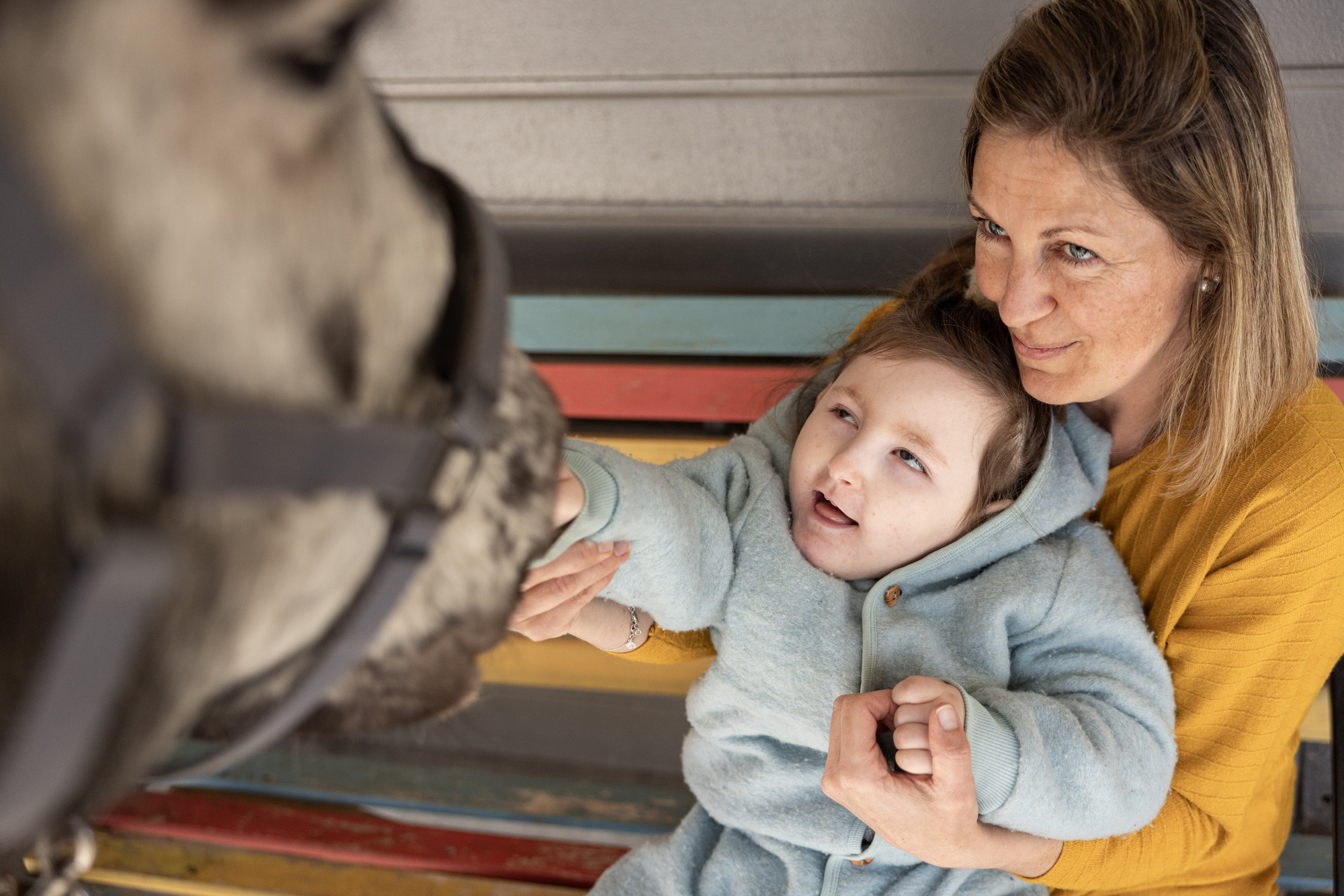 Die Pflege eines schwerstkranken Kindes wie Anni ist für Familien eine große Herausforderung. Der Bunte Kreis unterstützt sie dabei. Foto: André Pommé