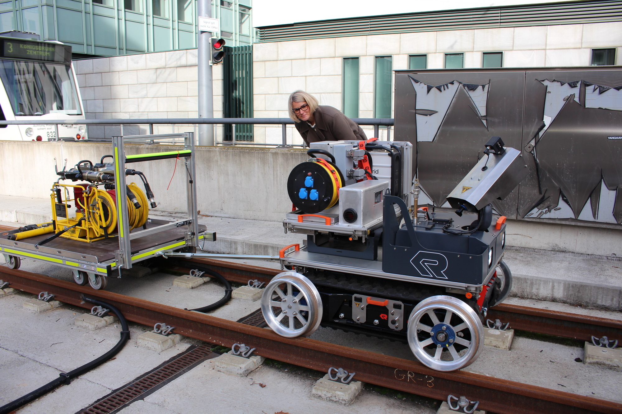 Außerdem hat er eine Anhängerkupplung...