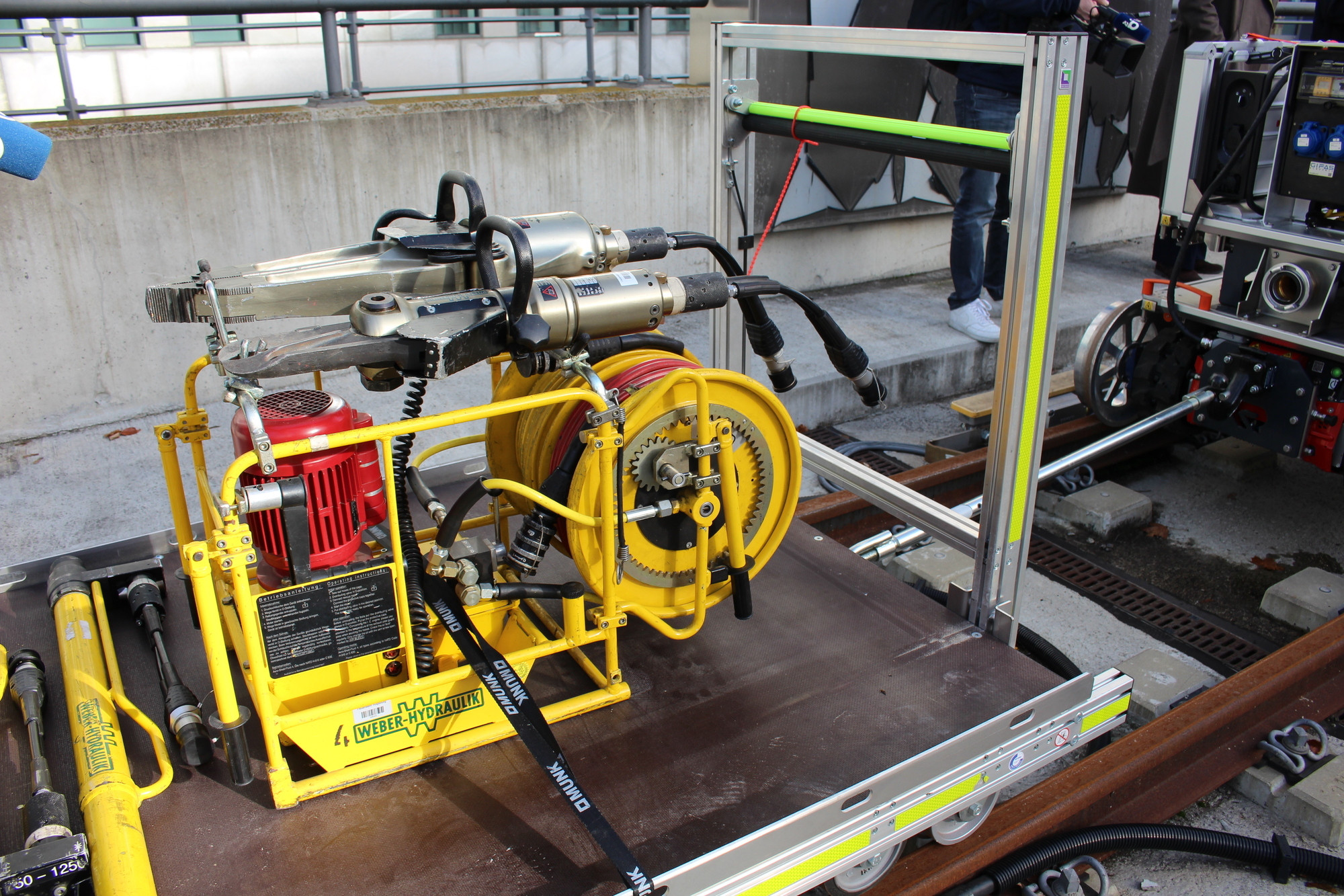 ...und kann dadurch auch das schwere Equipment der Feuerwehr transportieren.