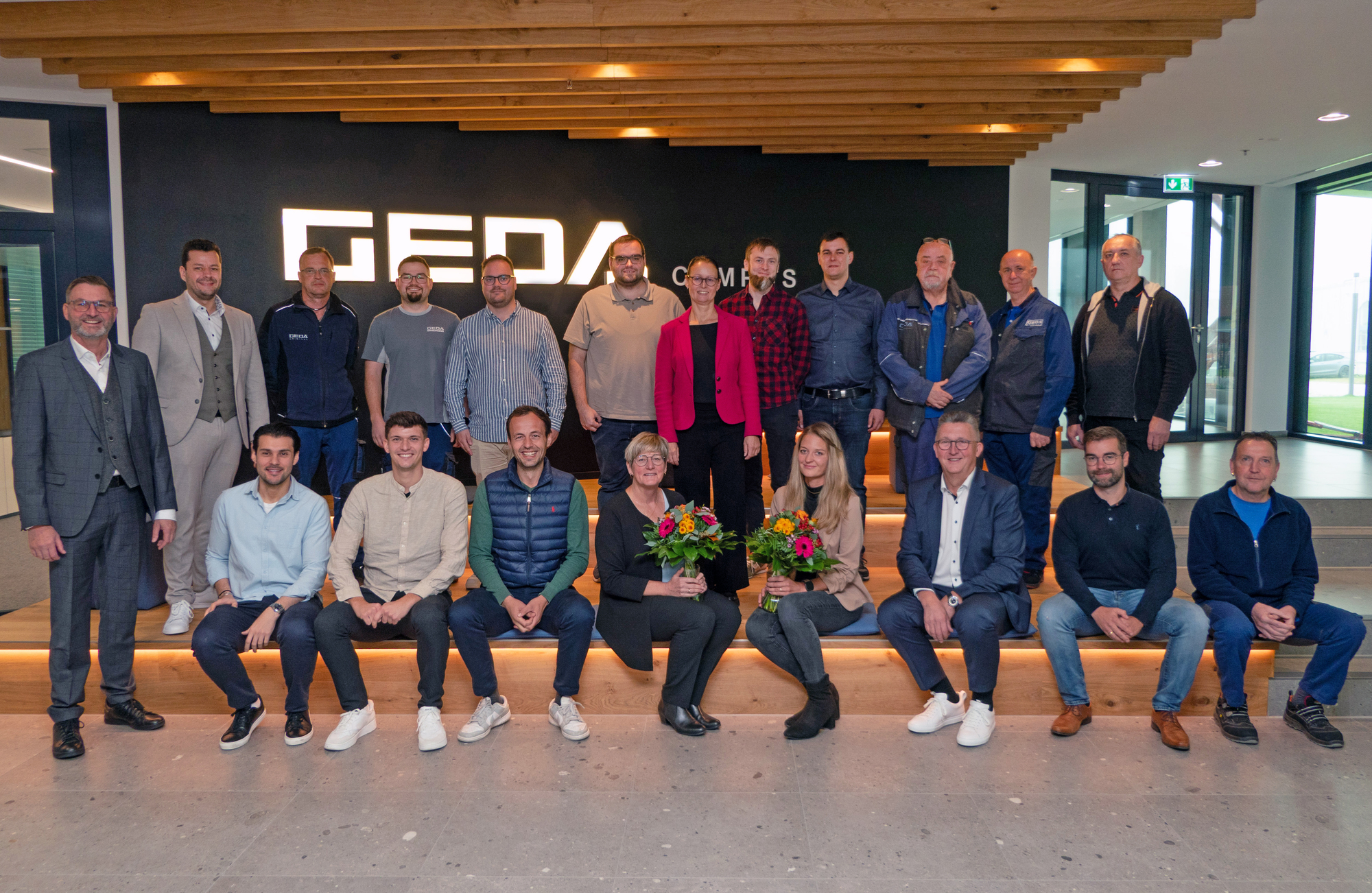 V. l. n. r.: Reihe hinten: Stefan Nitbaur, Stefan Rösner, Sebastian Genath, Marco Mayer, Christian Herfort, Sigrid Sailer (Gesch