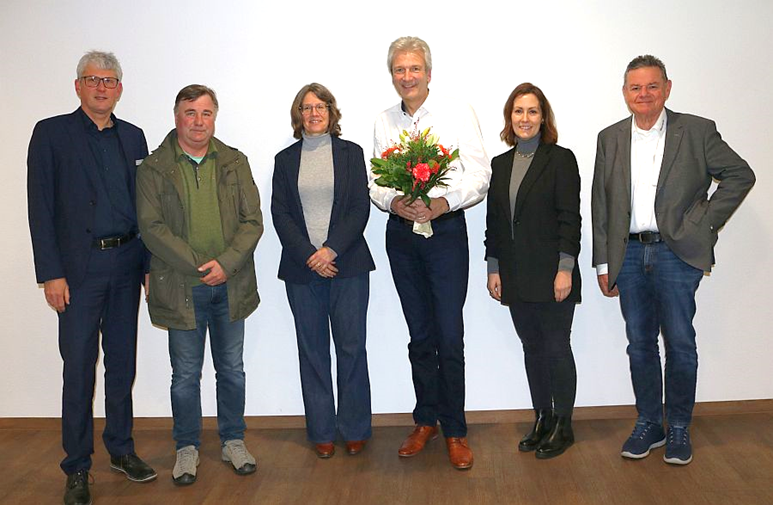 v.l.n.r. Alfred Heigl, Direktor AOK Augsburg mit den Beiratsmitgliedern Werner Ziegelmeier, Silke Klos-Pöllinger, Dr. Frank Weinand, Stephanie Ammicht und Eduard Spinnler. Foto: AOK Augsburg