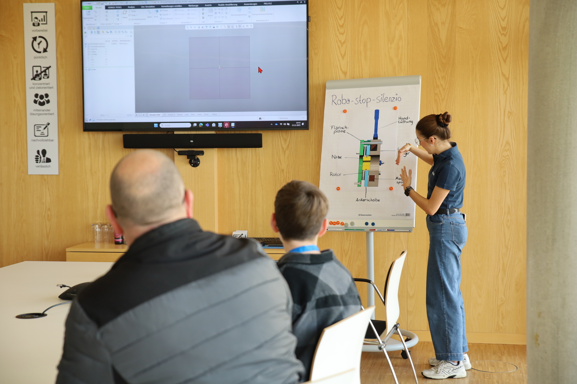 Auszubildende und Ausbilder haben Einblicke in das Unternehmen und die Technik hinter den Mayr-Produkten gegeben. Fotoquelle: Mayr Antriebstechnik