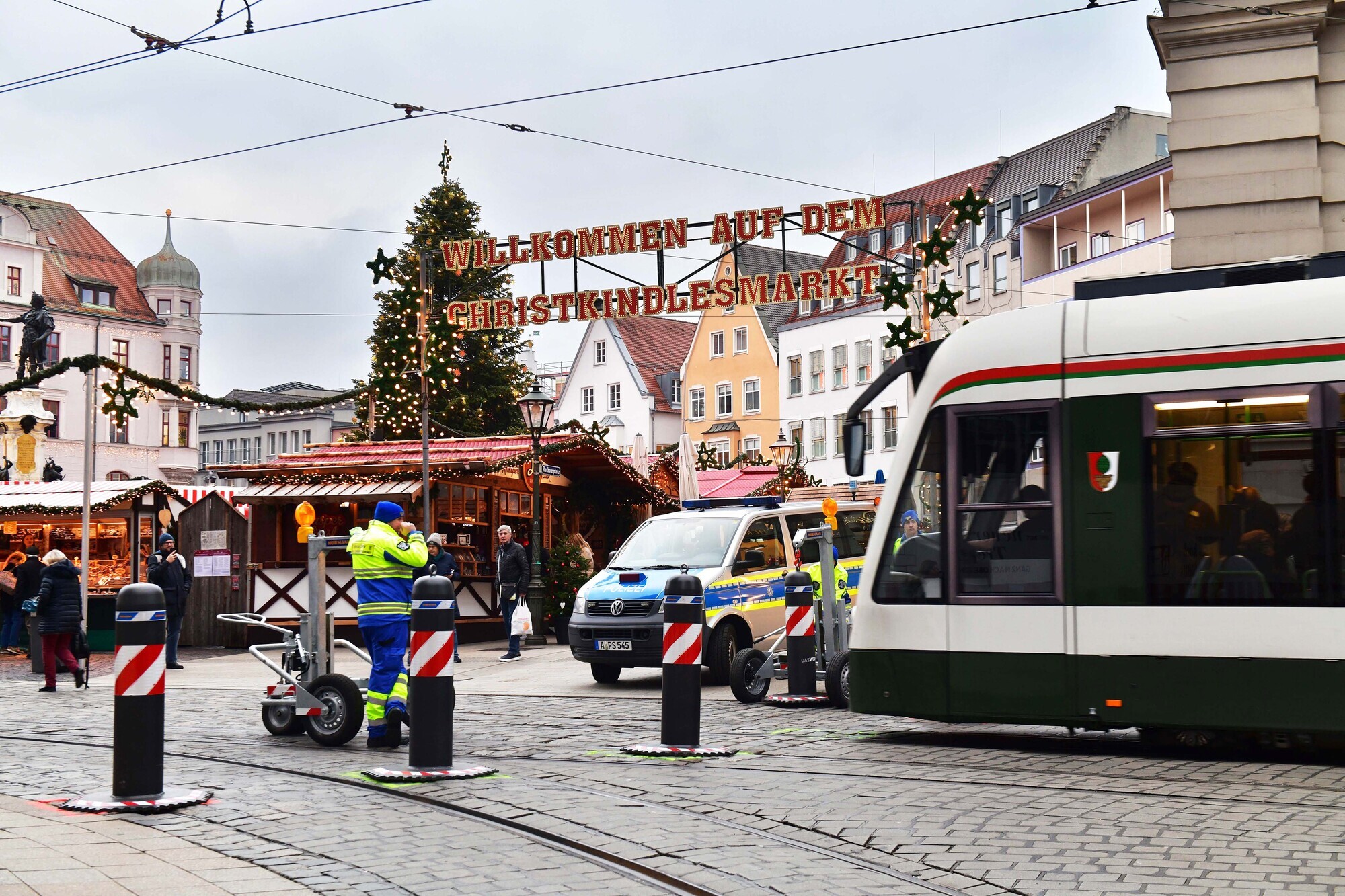Die Auswirkungen auf den ÖPNV durch die Sicherheitsmaßnahmen am Rathausplatz versuchen die swa so gering wie möglich zu halten.