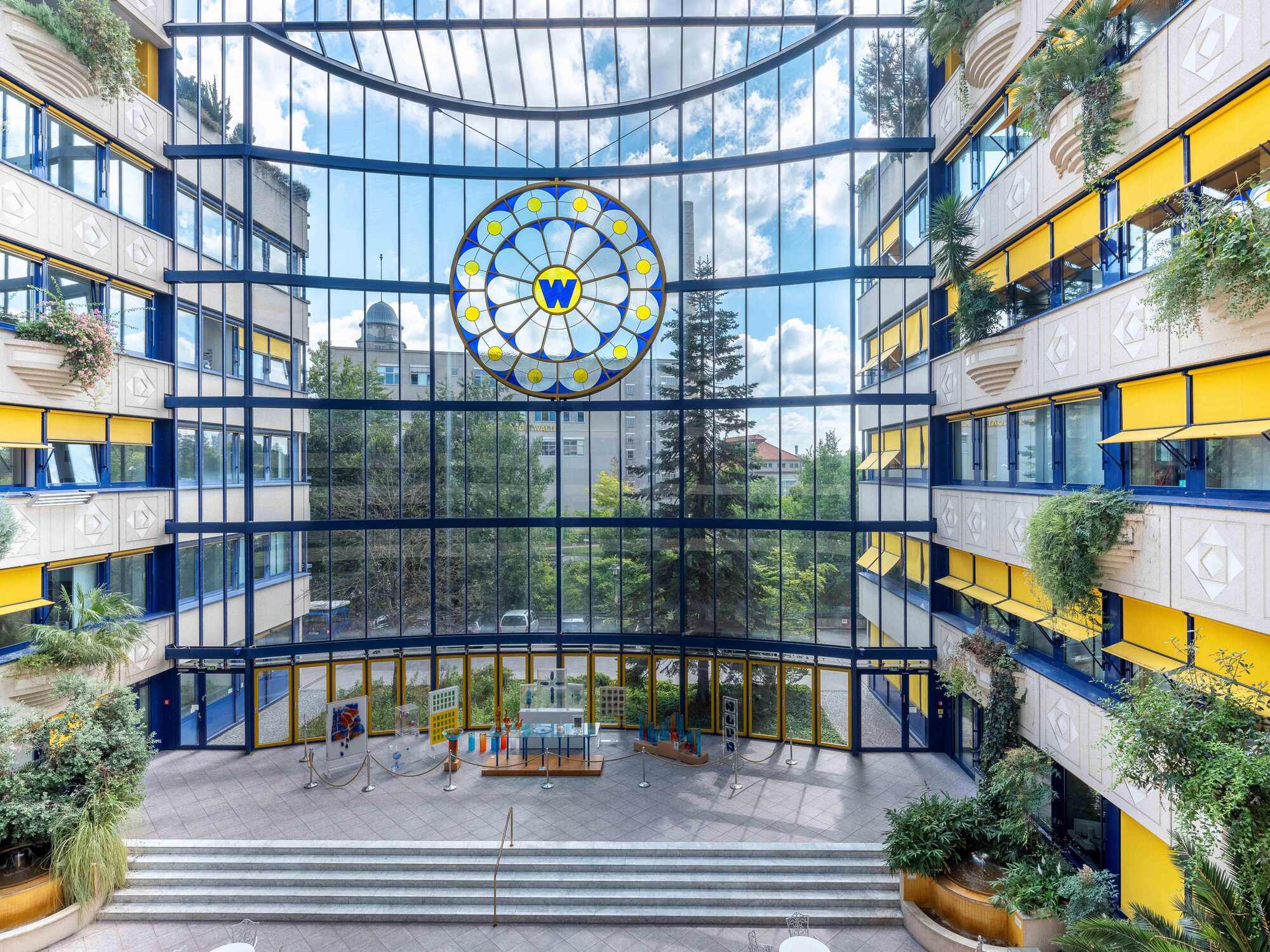 Die Walter Beteiligungen und Immobilien AG hat einen langfristigen Mietvertrag mit der DEKRA Akademie im Atrium-Palast abgeschlo