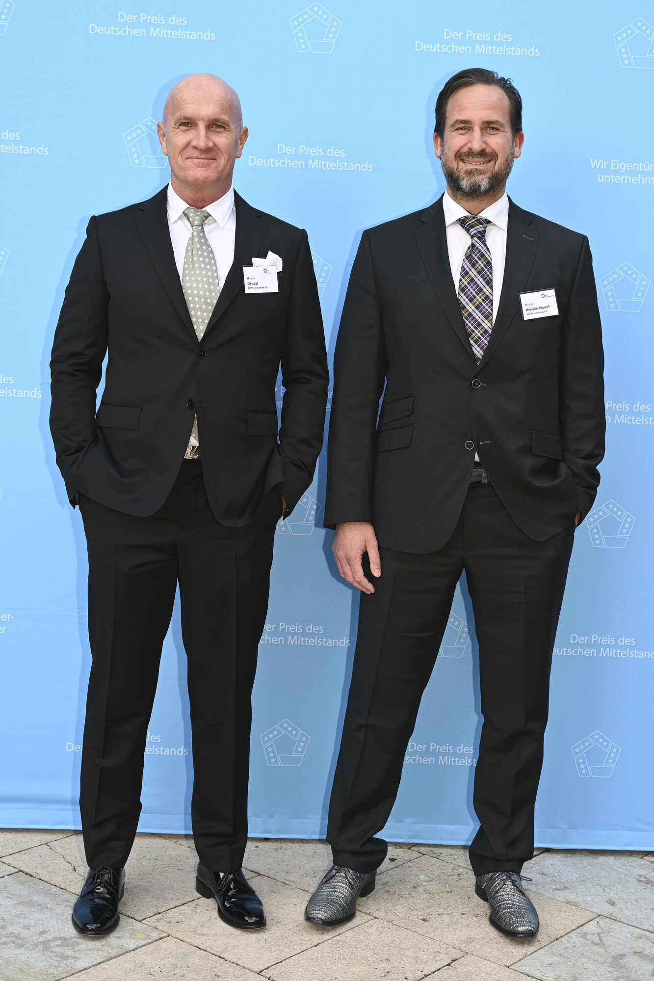 Markus Deussl (links) und Michael Kiechle, Vorstände der Alpha Industries AG, haben in Memmingen die Vier-Tage-Woche für ihr Team eingeführt. Fotoquelle: Alpha Cooling AG