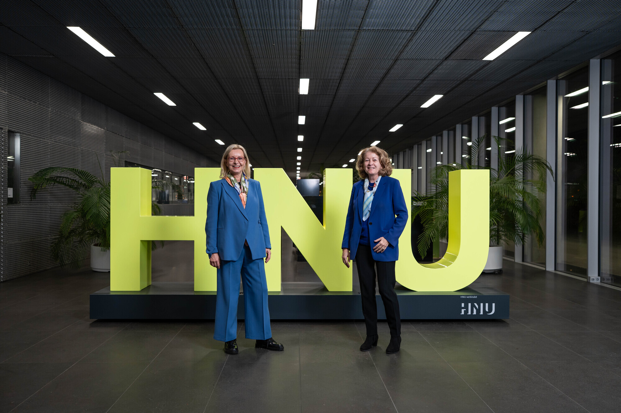 Die künftige Präsidentin Prof. Dr. Julia Kormann und die amtierende Präsidentin Prof. Dr. Uta M. Feser.