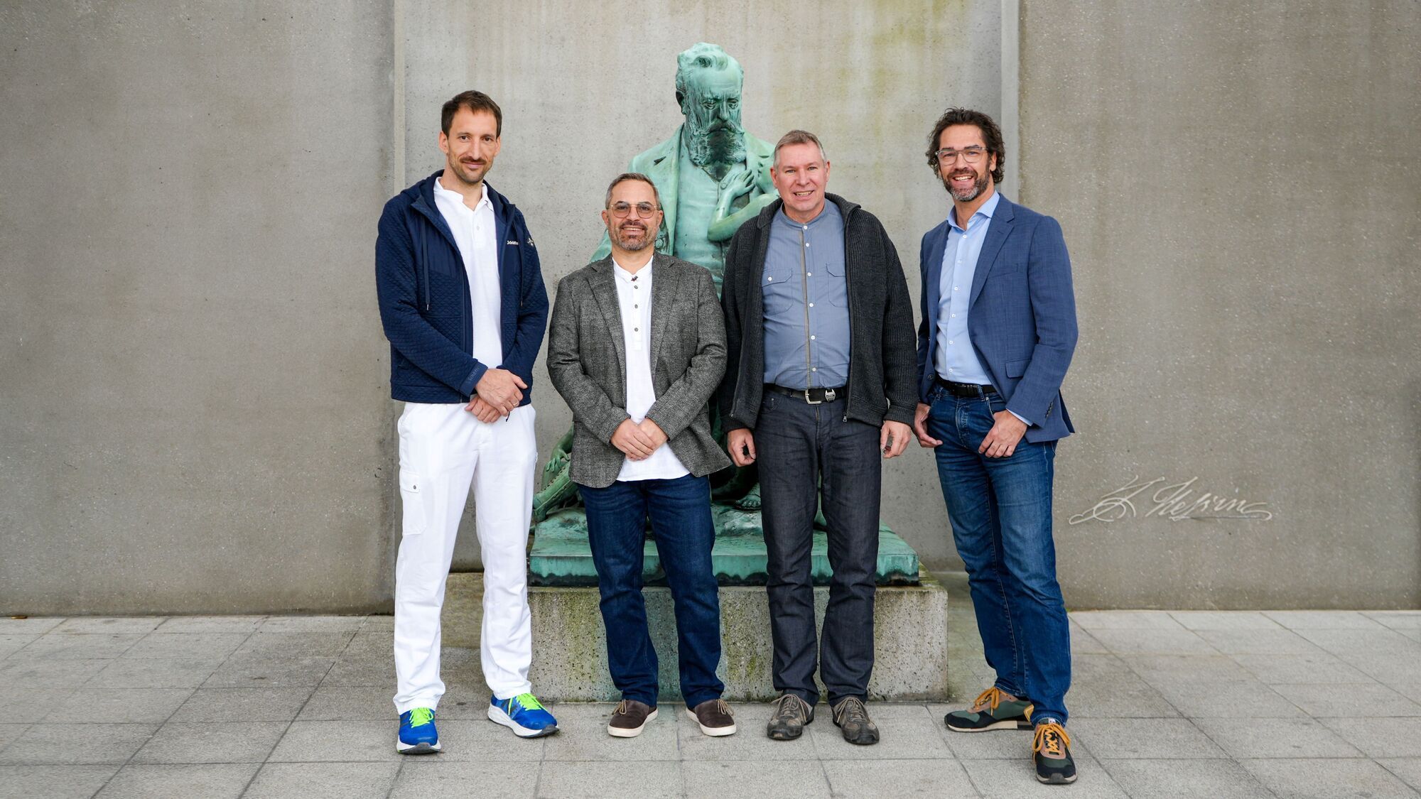 (v.l.n.r.) Benedikt Schmid (Bereichsleitung Orthopädietechnik), Thomas Stroh-Berger und Björn Viets (beide Kinder-Reha & Reha-So