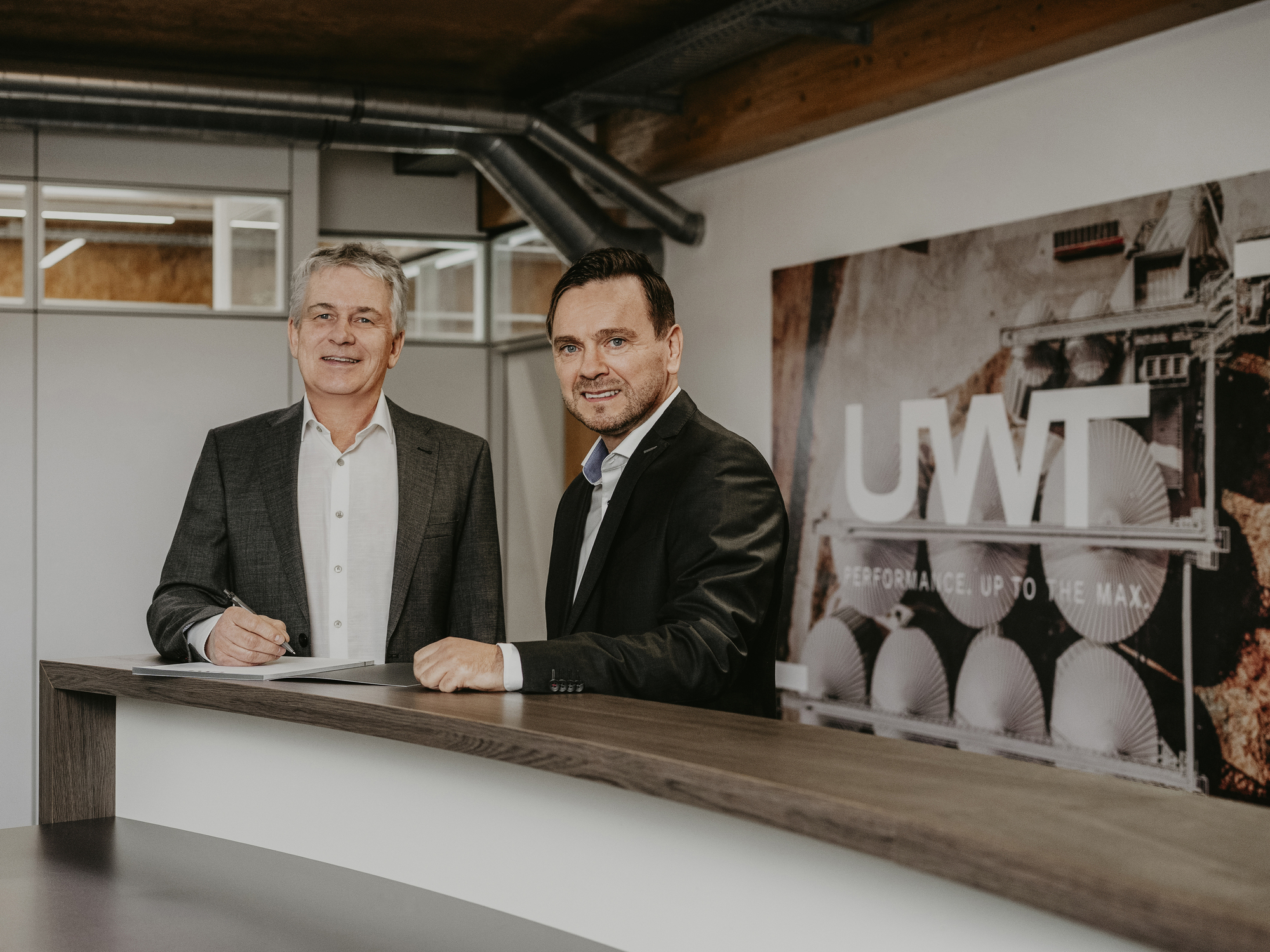 Bernhard Schönmetzler (rechts) übernimmtdie Position des Technischen Bereichsleiters bei UWT, die Abstimmung mit dem Technischen