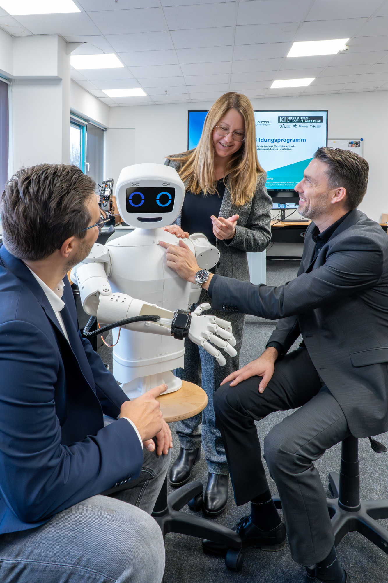 Dr. Marietta Menner wurde 2025 als Zukunfts-Pionierin mit dem Augusta-Wirtschaftspreis für Frauen ausgezeichnet. Sie ist im Vorstand des Augsburger Centre for Future Production. Foto: Julia Thurner-Irmler, Universität Augsburg