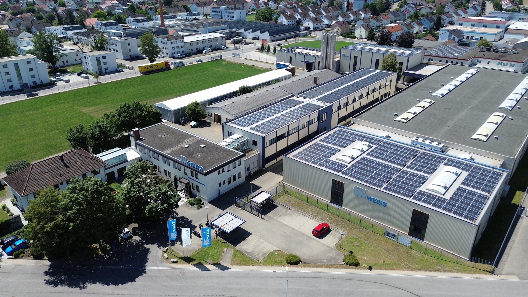 Der Hauptsitz der Weiss Kunststoffverarbeitung GmbH &amp; Co. KG in Illertissen. Foto: Weiss