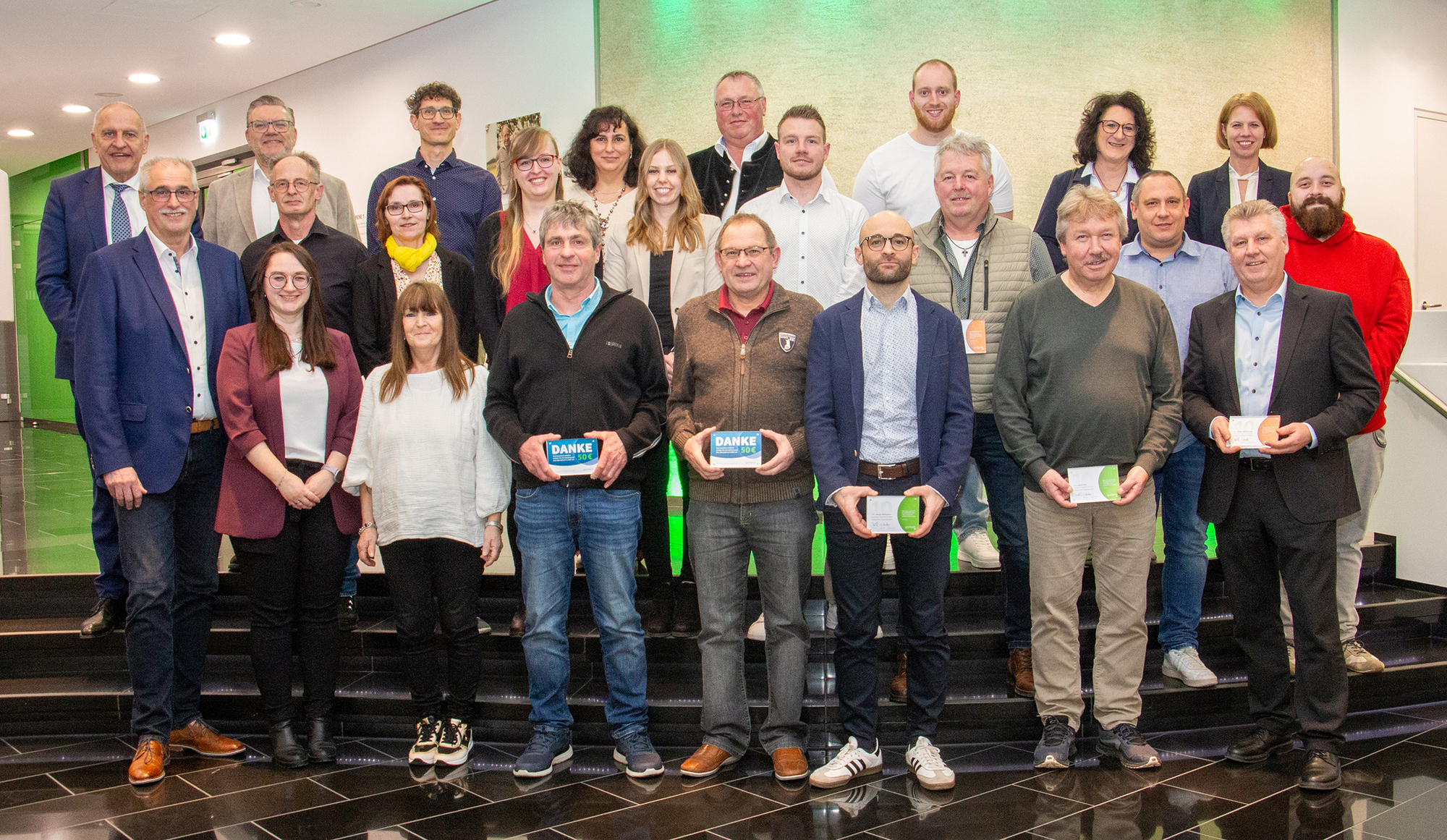 Die Grünbeck-Jubilare kommen gemeinsam auf 555 Jahre Betriebszugehörigkeit. Foto: Grünbeck AG