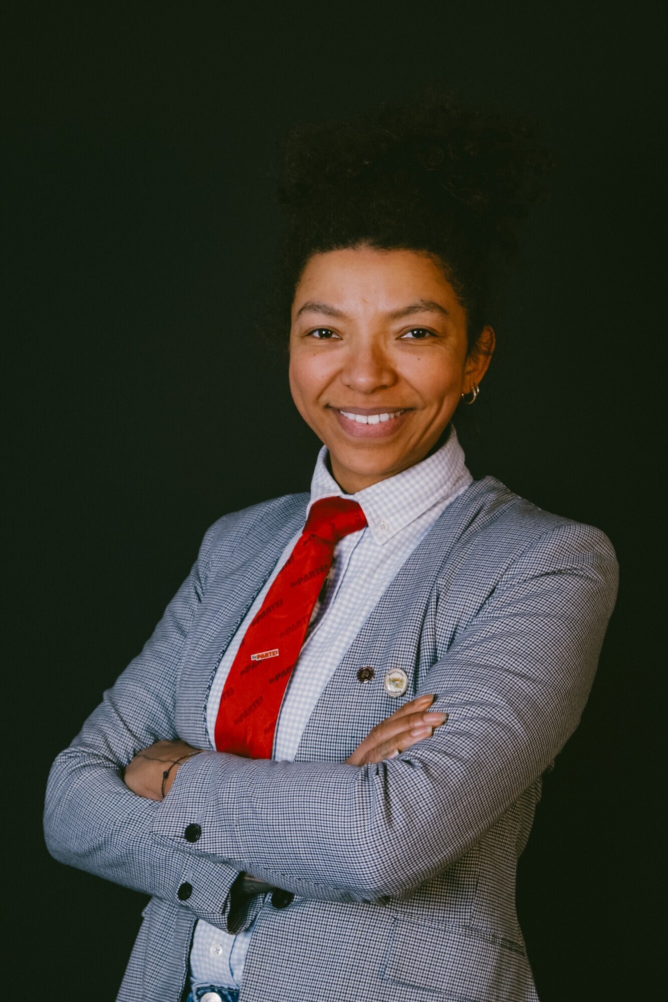 Lisa McQueen tritt für „Die Partei“ als OB-Kandidatin an. Foto: Dominik Kneißl Fotografie