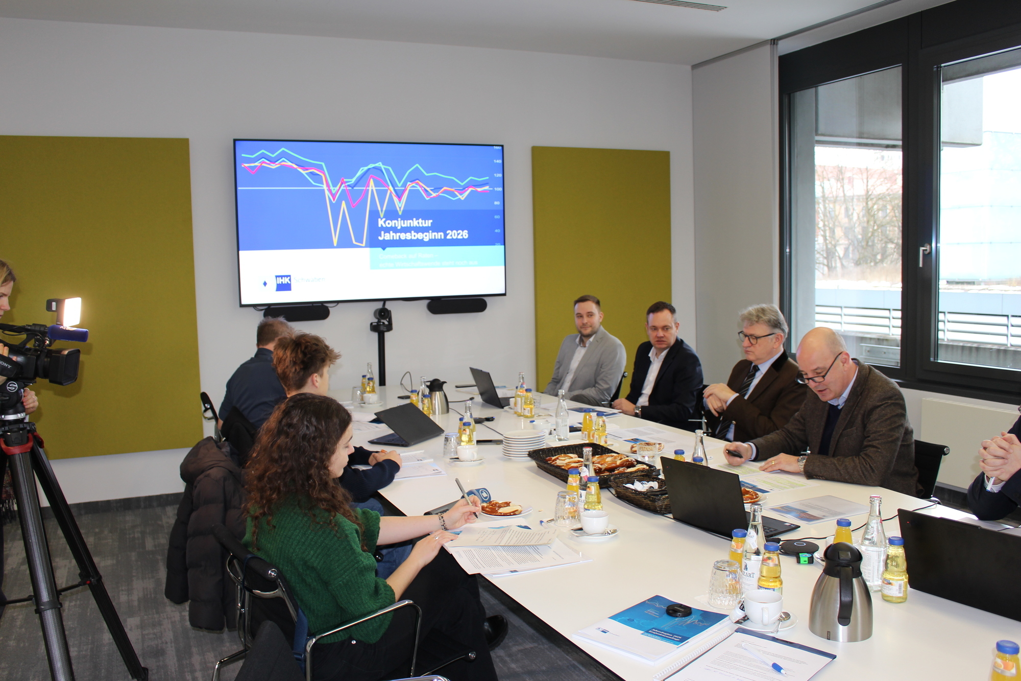 Anfang Januar hat die IHK Schwaben einen repräsentativen Querschnitt von insgesamt 950 Unternehmen herangezogen und daraus Ergeb