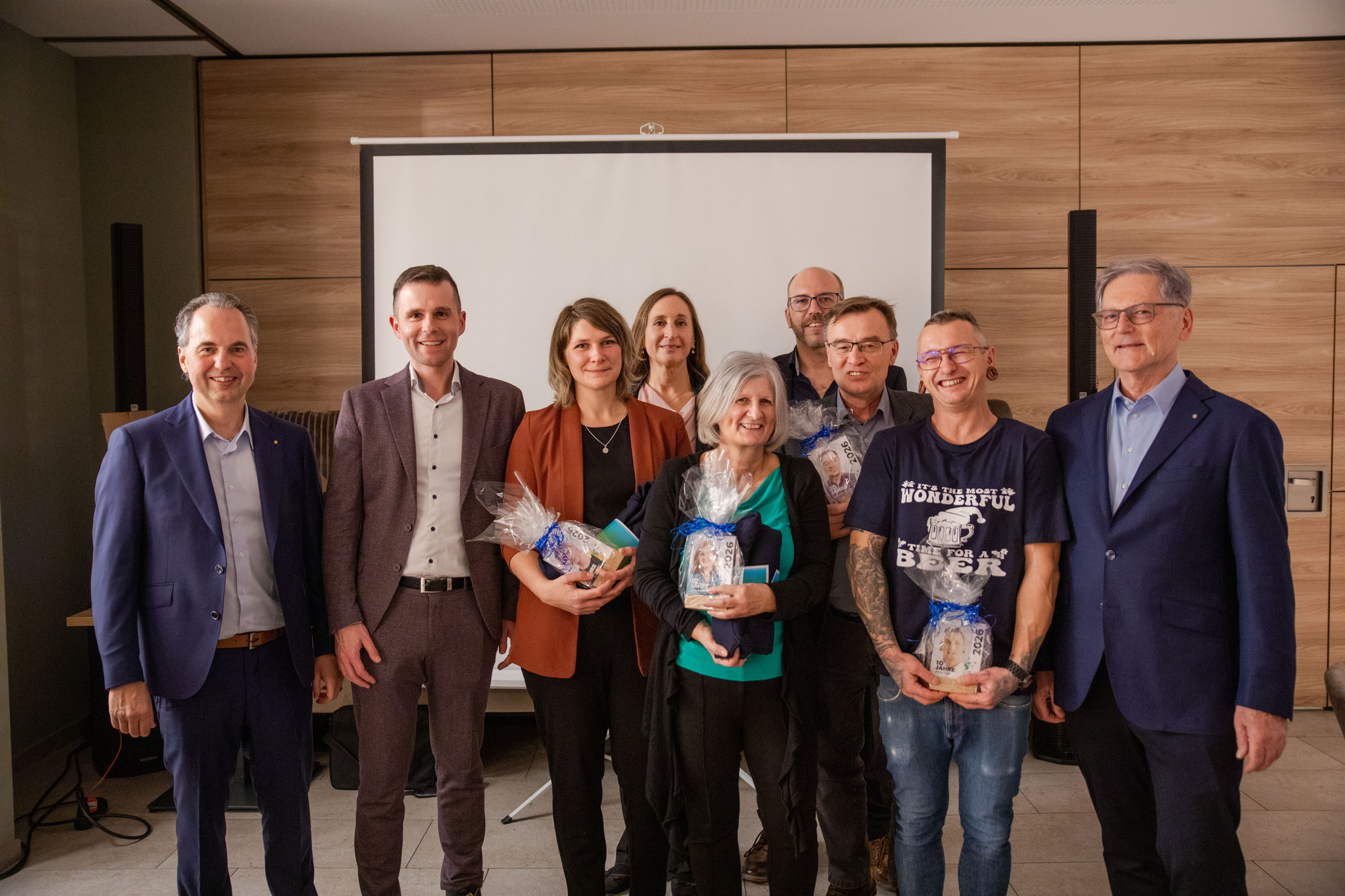 Jubilare aus 2025 mit Geschäftsführung (v.l.n.r.: Frank Söder, Thomas Kutzschbach,Simone Katheder, Veronika Demmel, Jutta Lämmer