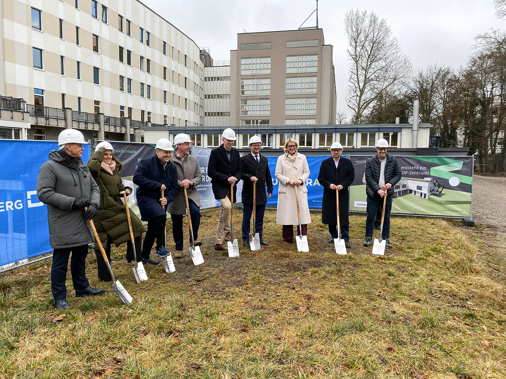 Spatenstich an der Hessing Klinik. 2027 soll das neue OP-Zentrum eröffnet werden. Foto: Anja Benning, Hessing Stiftung