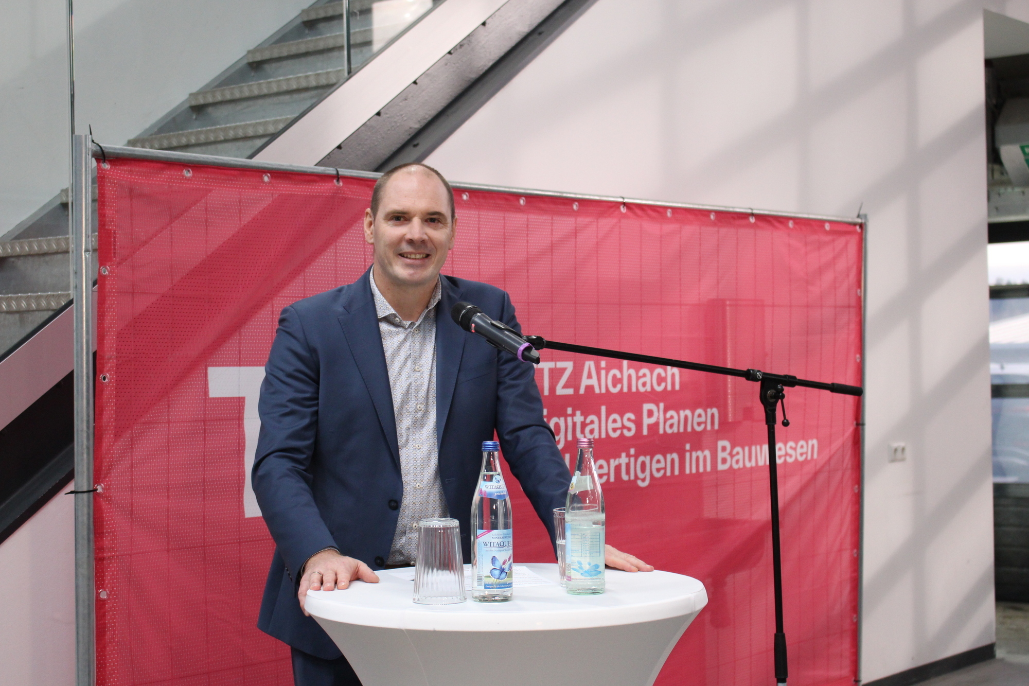 Prof. Dr. Frank Danzinger, Vizepräsident für Technologie und Forschung der THA, bei der Eröffnung des neuen TTZ in Aichach. Foto: B4B/ Katharina Seeburger