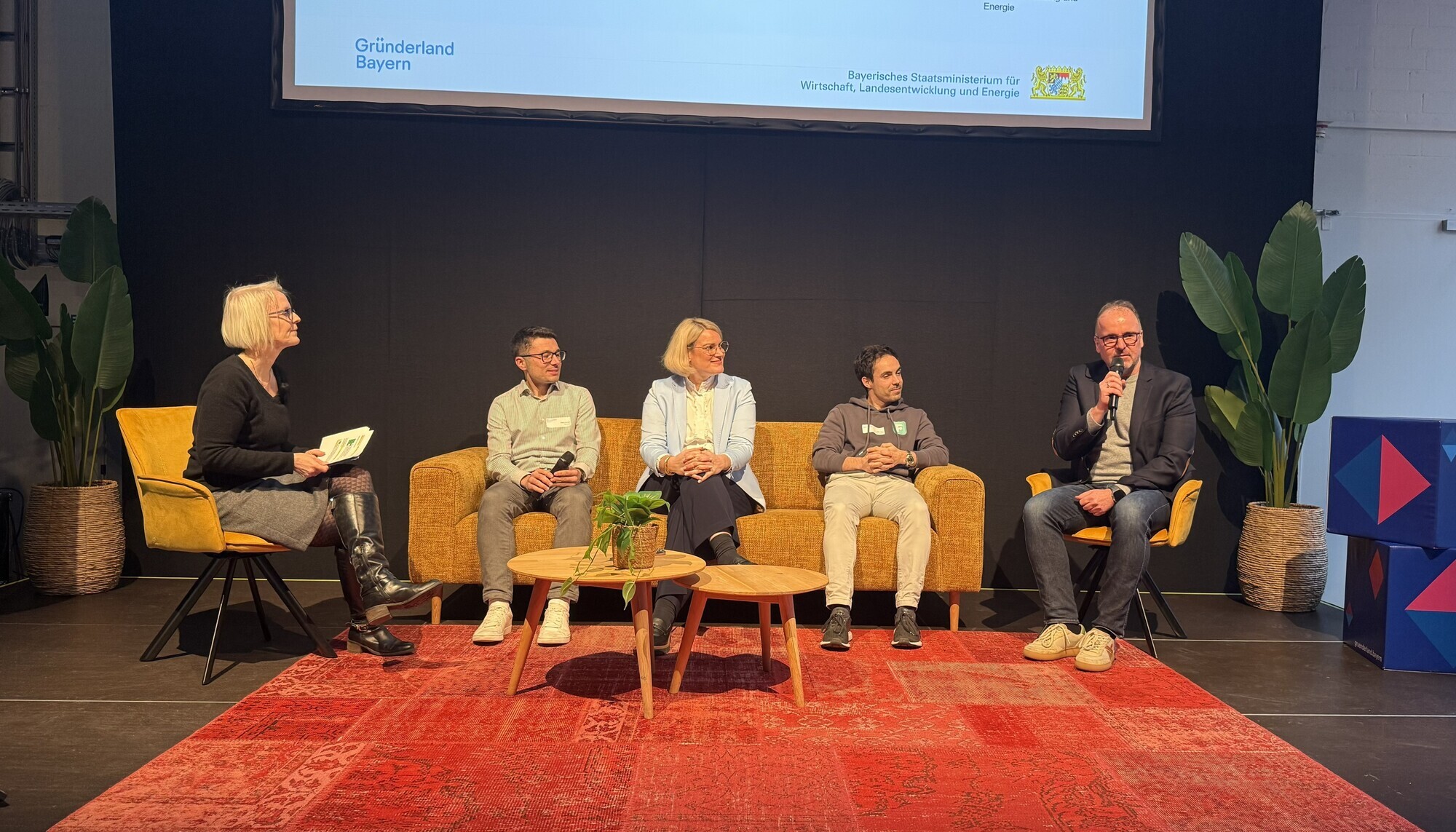 Paneldiskussion „Mehr als WLAN und Kicker?" mit Augsburgs OB Eva Weber und Stefan Schimpfle, Geschäftsführer des DZ.S (rechts). Foto: B4BSCHWABEN.de