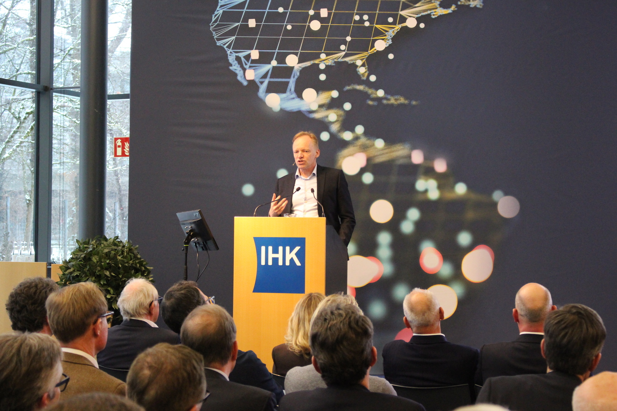 Clemens Fuest, Präsident des ifo Instituts München, beim 52. Augsburger Konjunkturgespräch der IHK Schwaben und der Universität Augsburg. Fuest hat über Industriepolitik und die Chancen der deutschen Wirtschaft gesprochen. Foto: B4B/ Katharina Seeburger