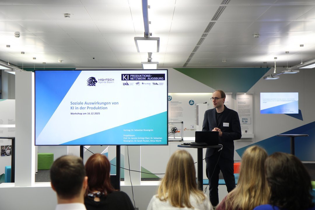 Dr. Sebastian Rosengrün präsentiert seine Ergebnisse den beteiligten Unternehmen: Raumfahrtzulieferer MT Aerospace in Augsburg,