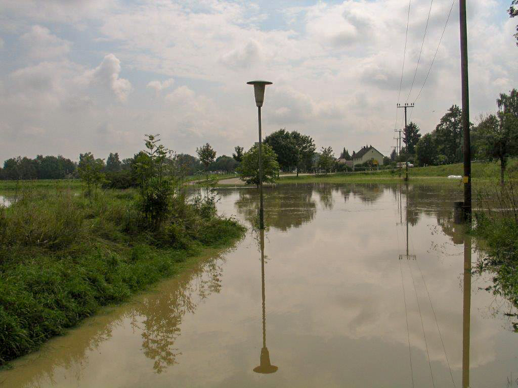 Schutz vor Hochwasser ist für viele Gemeinden und Landkreise ein drängendes Thema. In Burgau wird der Hochwasserschutz weiter ausgebaut. Foto: B4B