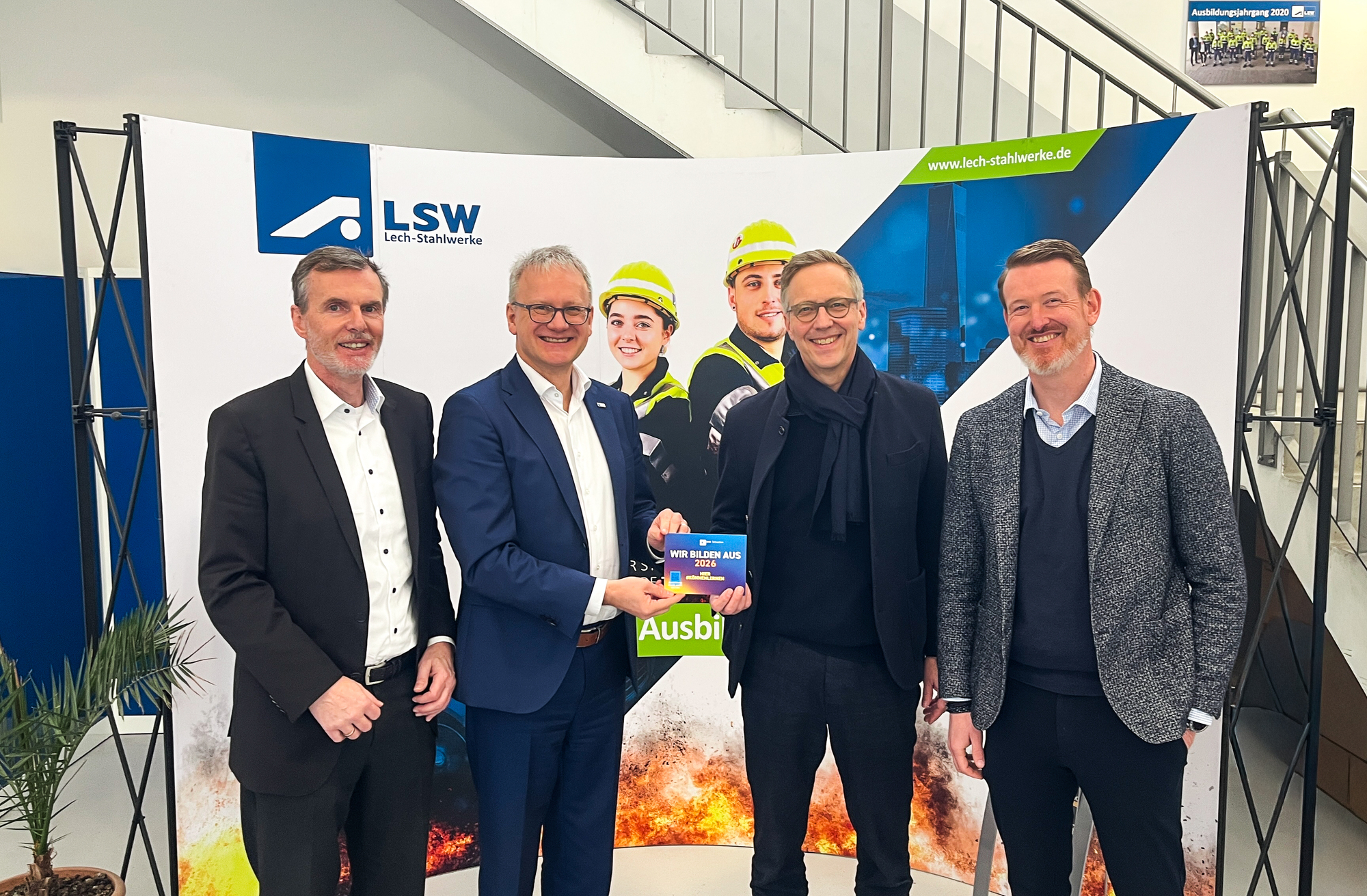 Frank Maaß (Personalleiter LSW), Jens Walter (IHK-Regionalgeschäftsführer), Martin Kießling (Geschäftsführer LSW) und Alexander