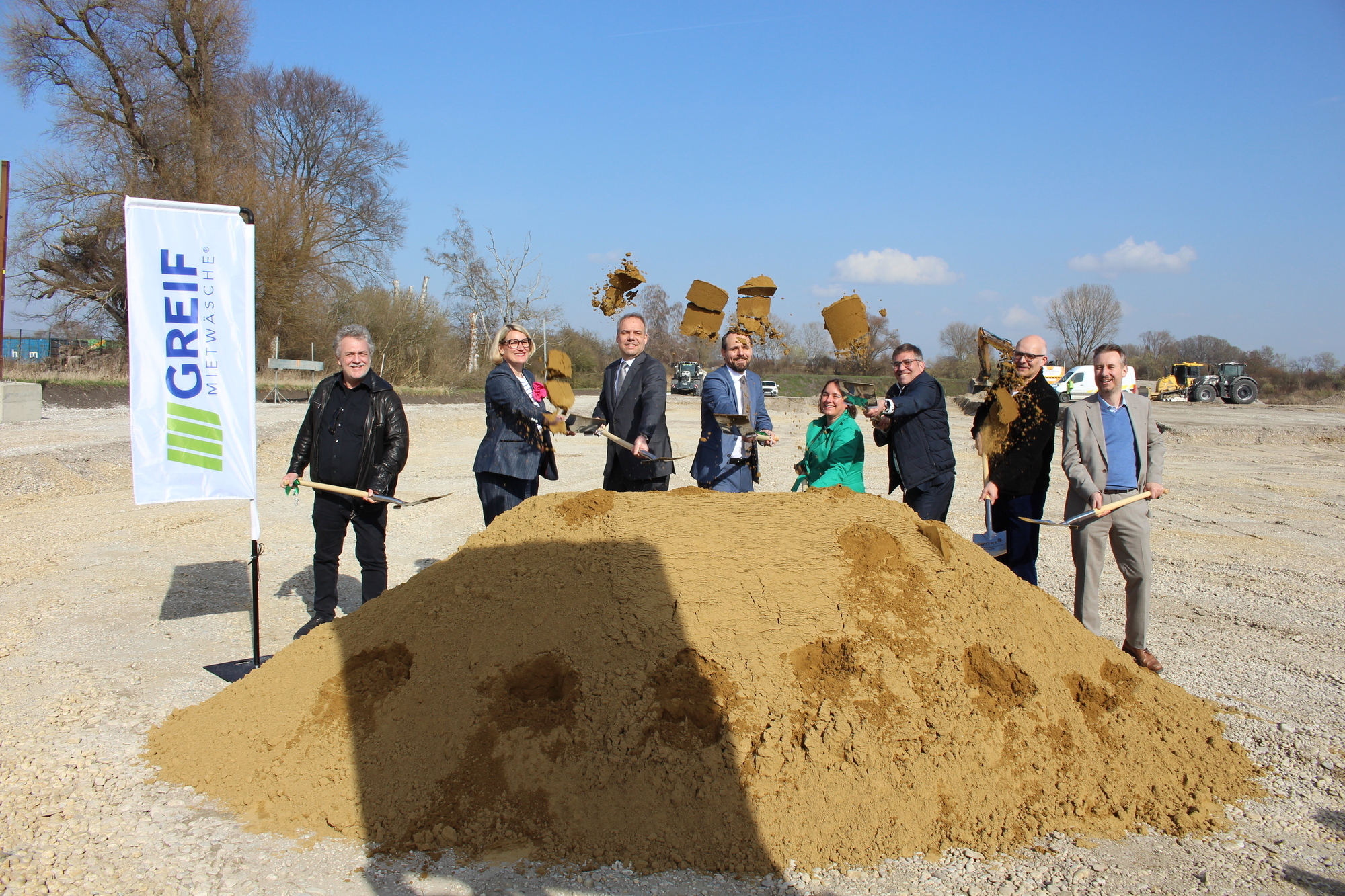 Spatenstich für den neuen Standort von Greif Mietwäsche in Augsburg. Foto: B4B/ Katharina Seeburger