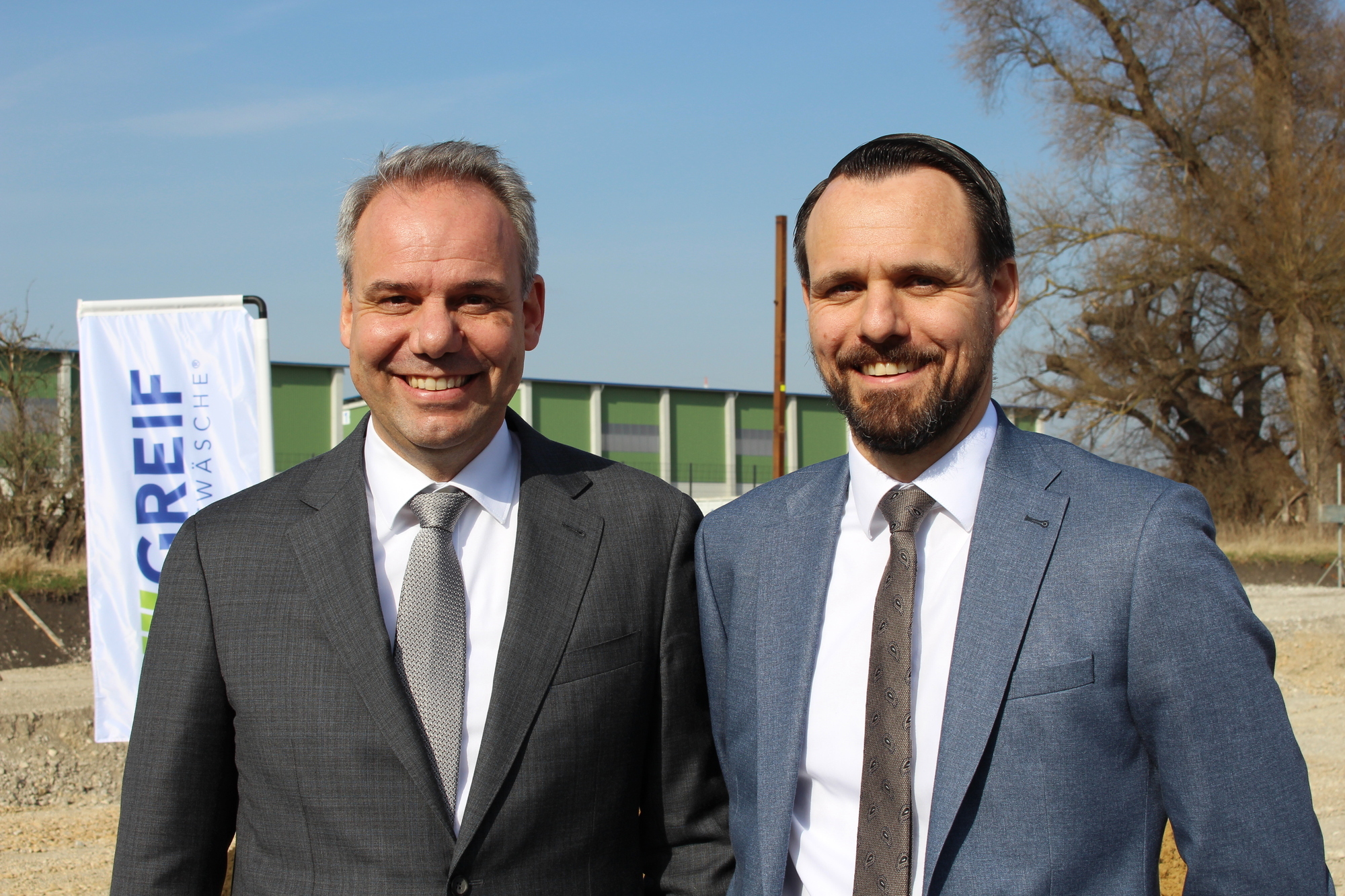 Die Brüder und Geschäftsführer von Greif Mietwäsche: Markus (l.) und Martin (r.) Greif. Foto: B4B/ Katharina Seeburger