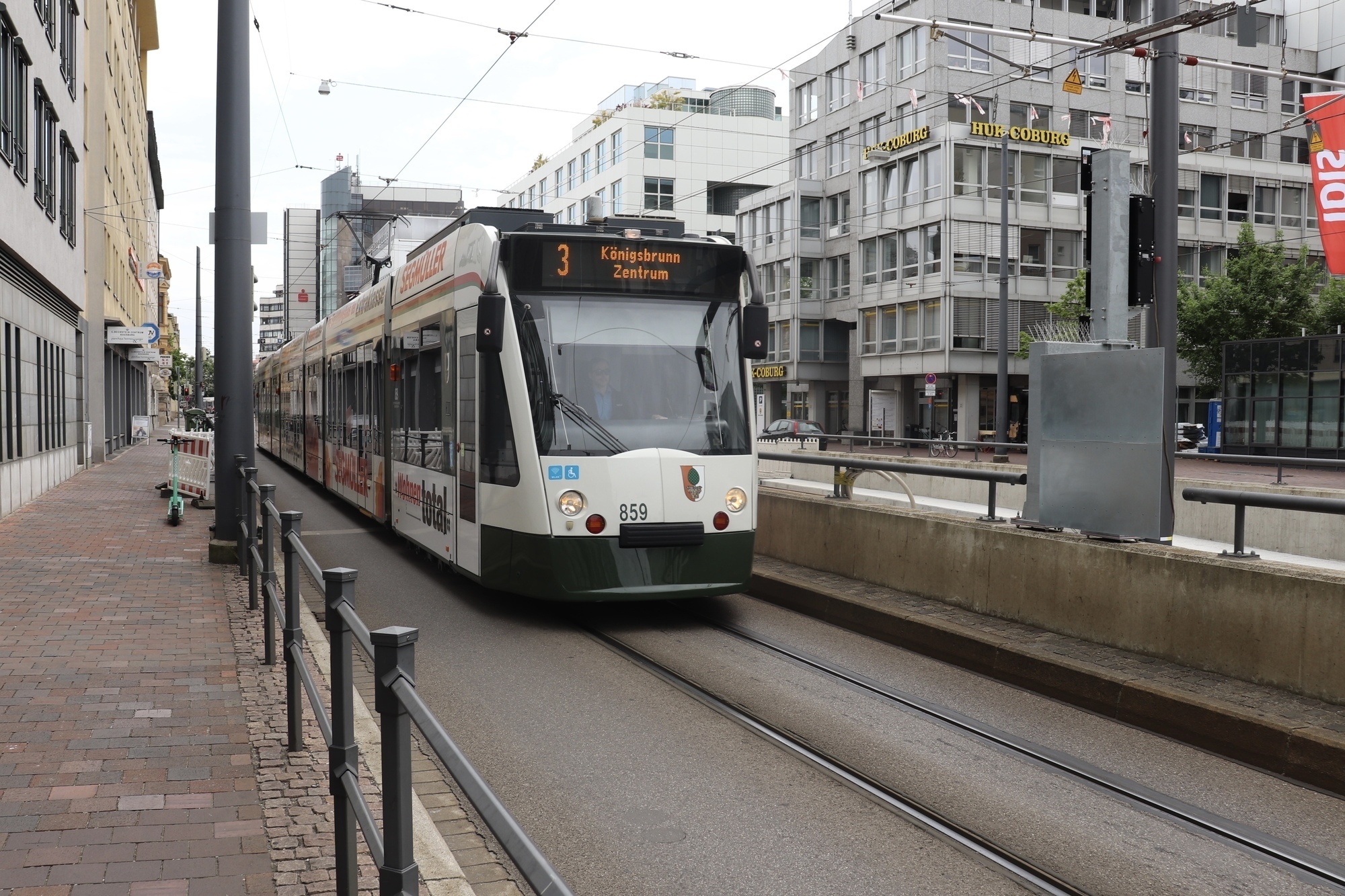 Eine Straßenbahnweiche am Roten Tor wird erneuert. Diese Umleitungen und Ersatzverkehr kommen während der Osterferien auf Passagiere zu. Foto: B4BSCHWABEN / Thomas Koristka