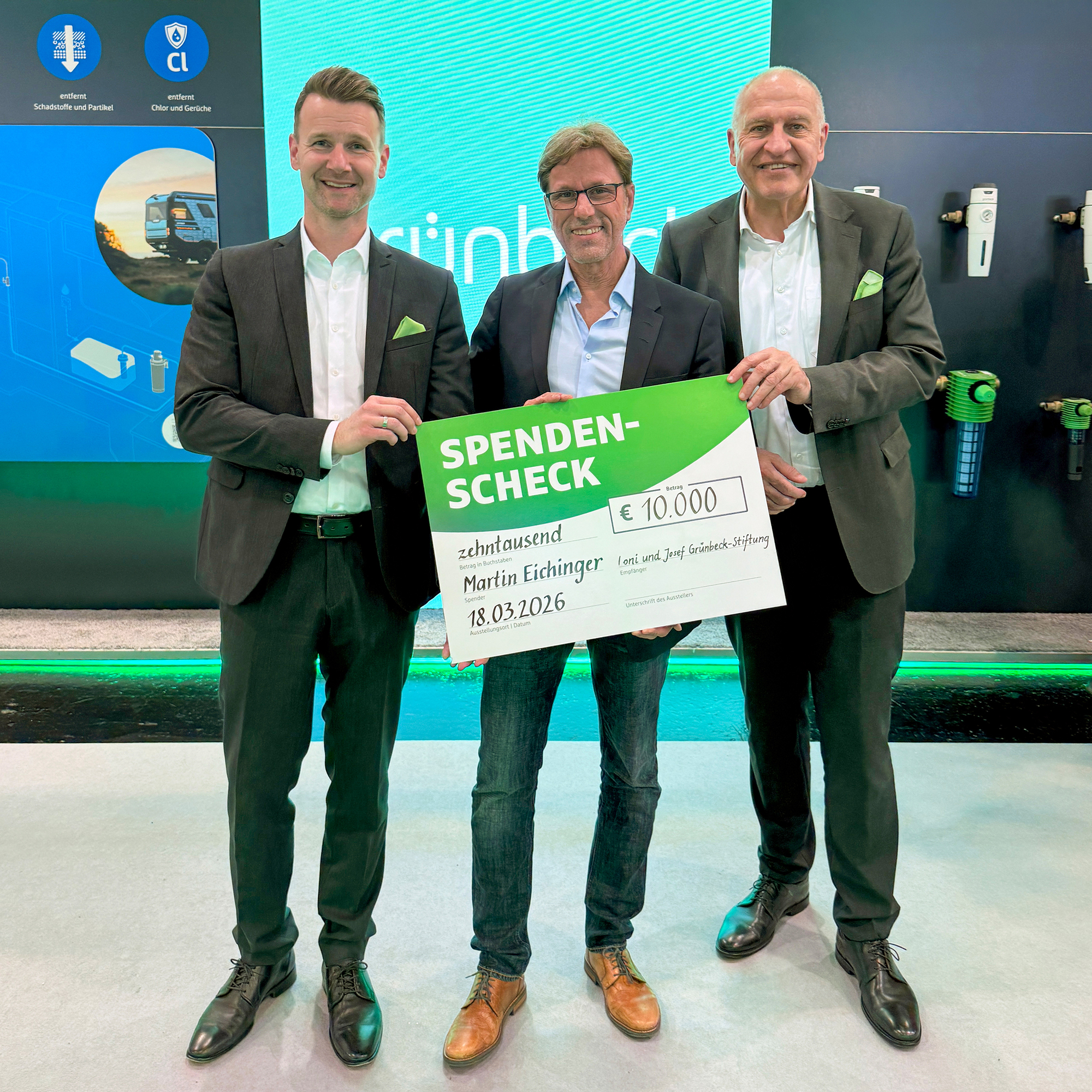 (v.r.n.l.:) Dr. Günter Stoll, Vorstand der Grünbeck AG sowie der Loni und Josef Grünbeck-Stiftung, Martin Eichinger, Geschäftsfü