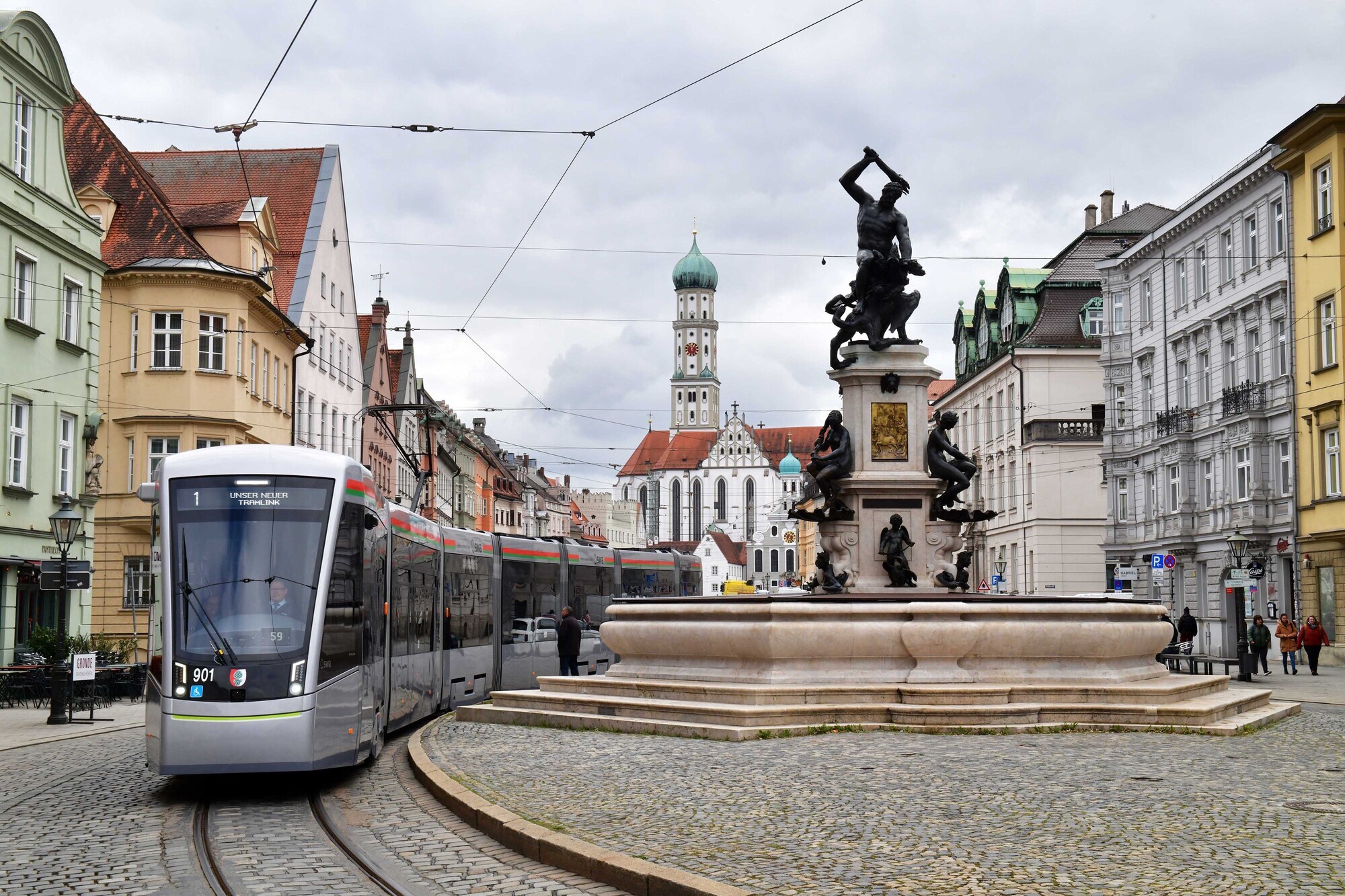 Die neue Straßenbahn der swa vom Typ „Tramlink“. Foto: swa/ Thomas Hosemann
