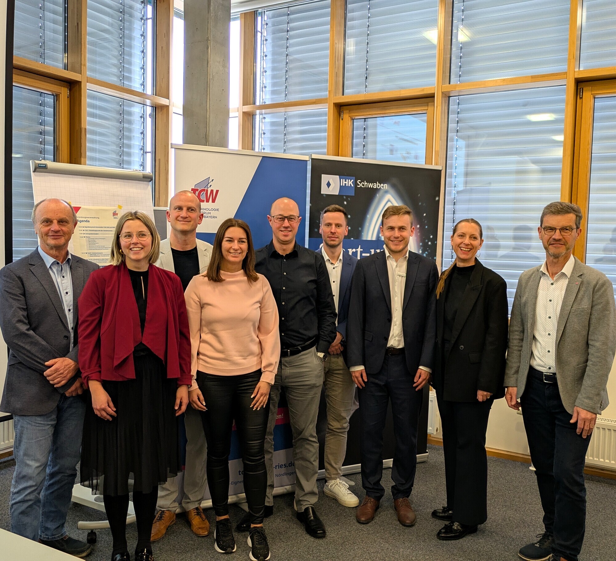 Gruppenfoto der Referentinnen und Referenten der Veranstaltung „Erfolgreich in die Selbstständigkeit starten“ mit Malte Siegle,