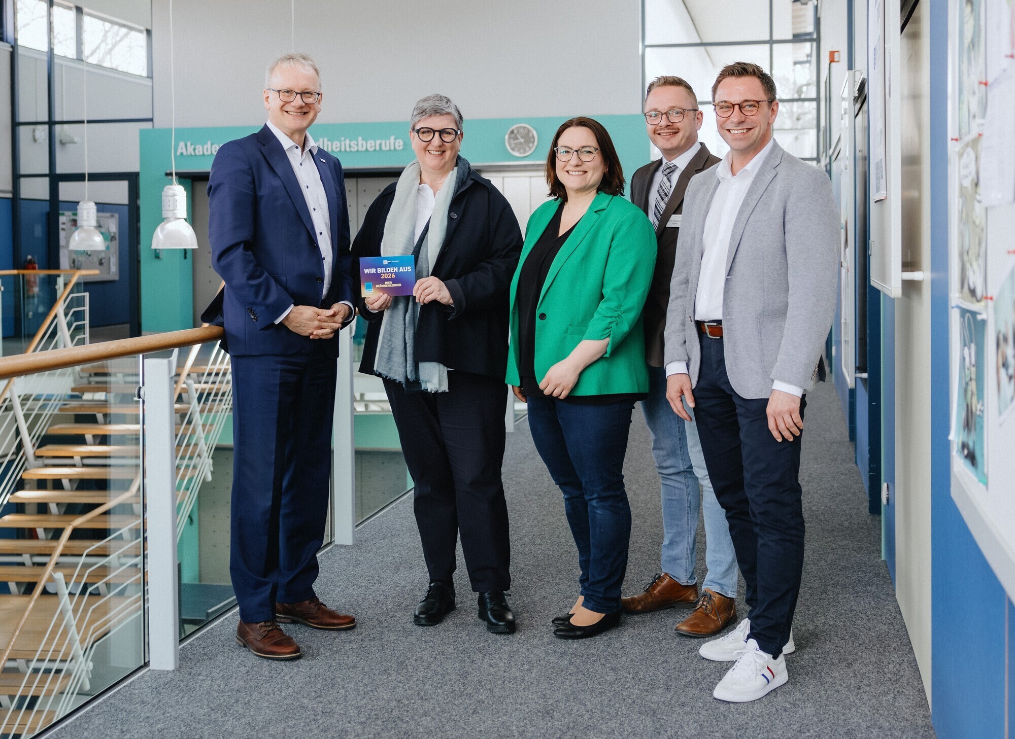 (v.l.n.r.): Jens Walter (IHK-Regionalgeschäftsführer), Susanne Arnold (Pflegedirektorin UKA), Ruth Hintersberger (Leitung der Ak