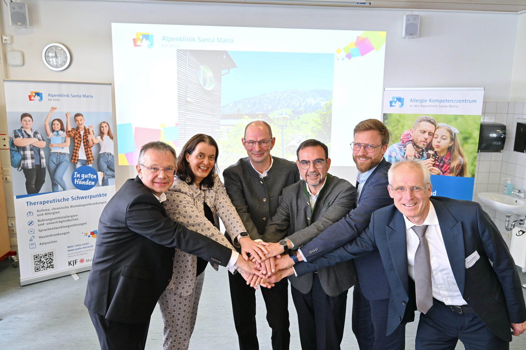 (v.l.n.r.): Dr. Markus Koch (Chefarzt der KJF Alpenklinik „Santa Maria”), Prof. Dr. Claudia Traidl-Hoffmann (Universität Augsbur