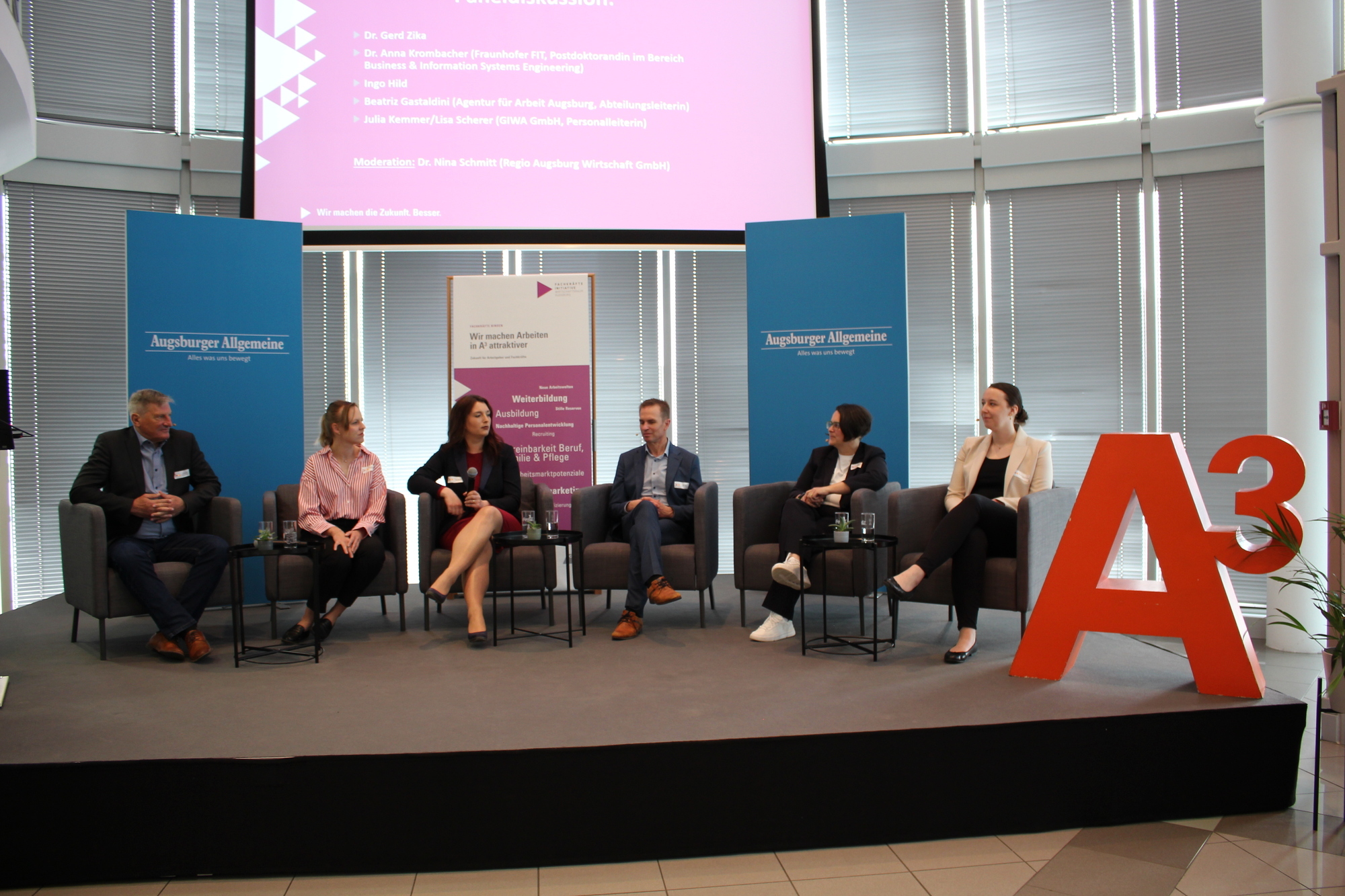 Von links: Gerd Zika vom IAB, Lisa Scherer und Julia Kemmer von Giwa Kunststofftechnik, Ingo Hild von asm Osram, Beatriz Gastaldini von der Agentur für Arbeit und Anna Krombacher vom Fraunhofer FIT. Foto: B4B/ Katharina Seeburger