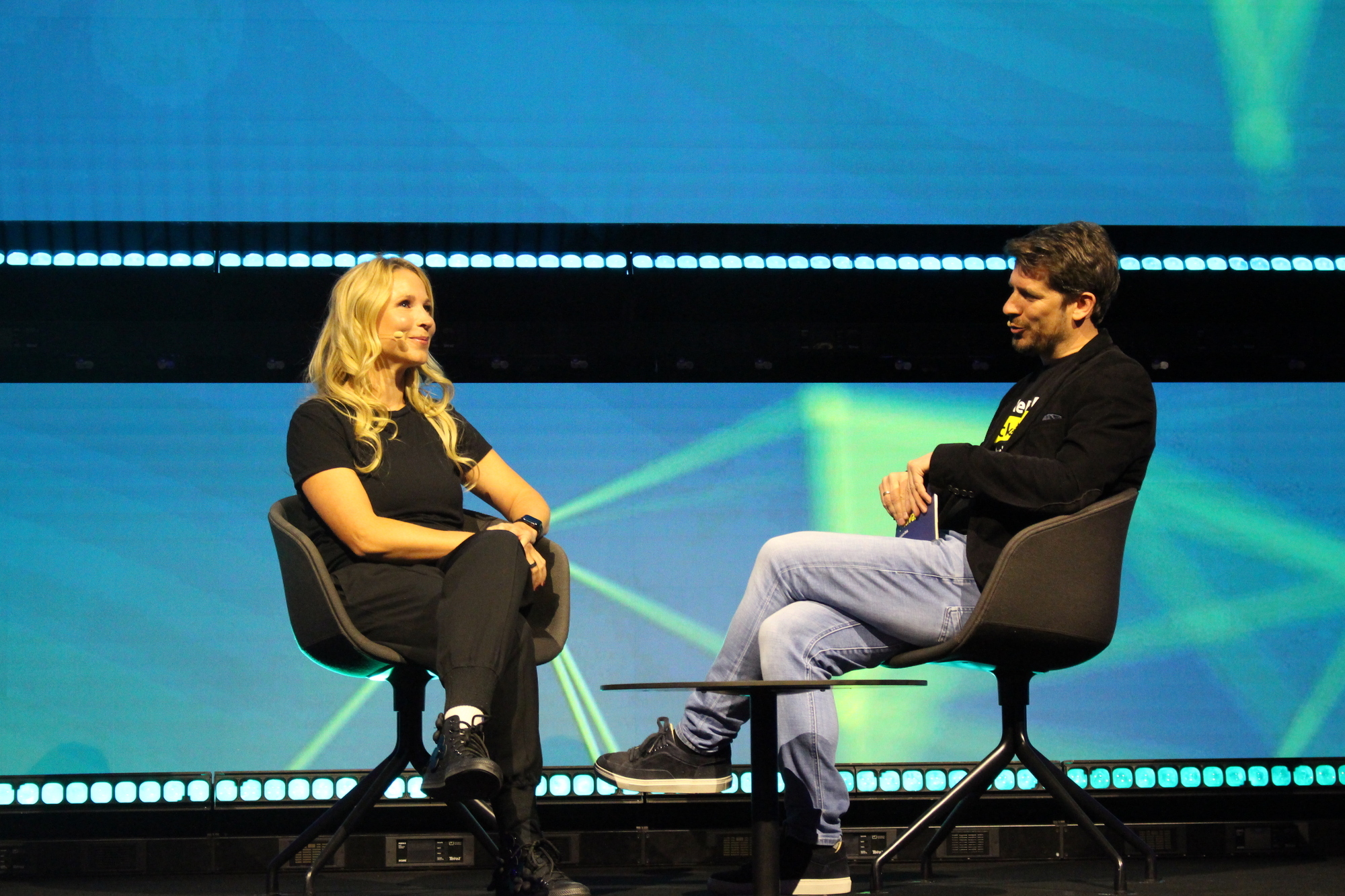 Gründerin Franzi Kühne und Rocketeer-Gründer Daniel Kempf beim Rocketeer Talk auf der Mainstage des Rocketeer Festivals 2026. Fotos: Katharina Seeburger / B4BSCHWABEN.de